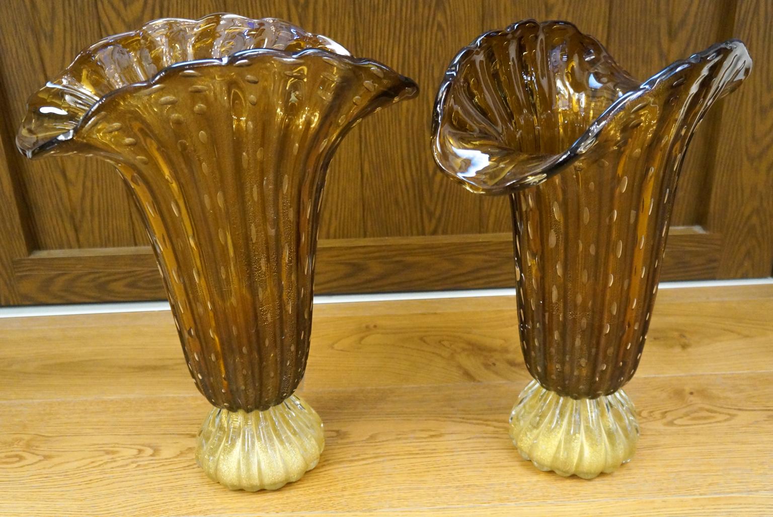 Vetro artistico Toso Mid-Century Modern Tobacco Gold Coppia di vasi in vetro di Murano firmati, 1987 in vendita
