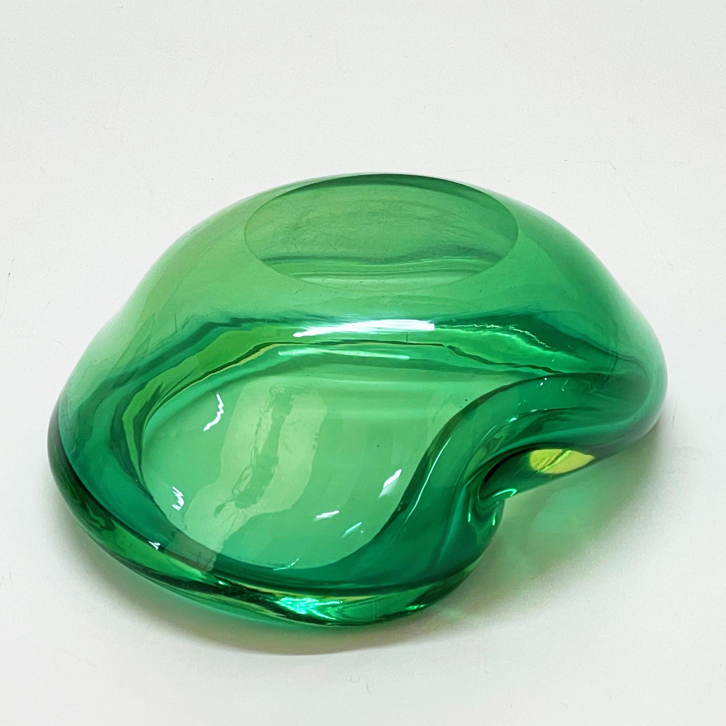 Bol décoratif italien Sommerso en verre de Murano vert du milieu du siècle dernier, années 1960 en vente 7