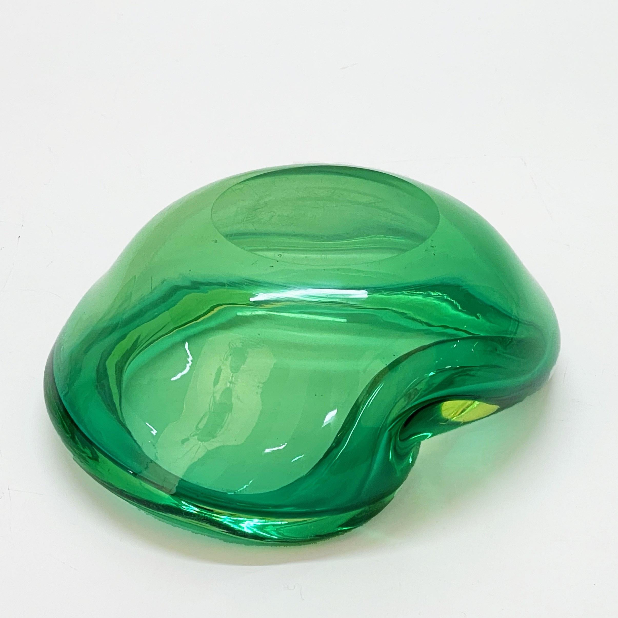 Bol décoratif italien Sommerso en verre de Murano vert du milieu du siècle dernier, années 1960 en vente 8