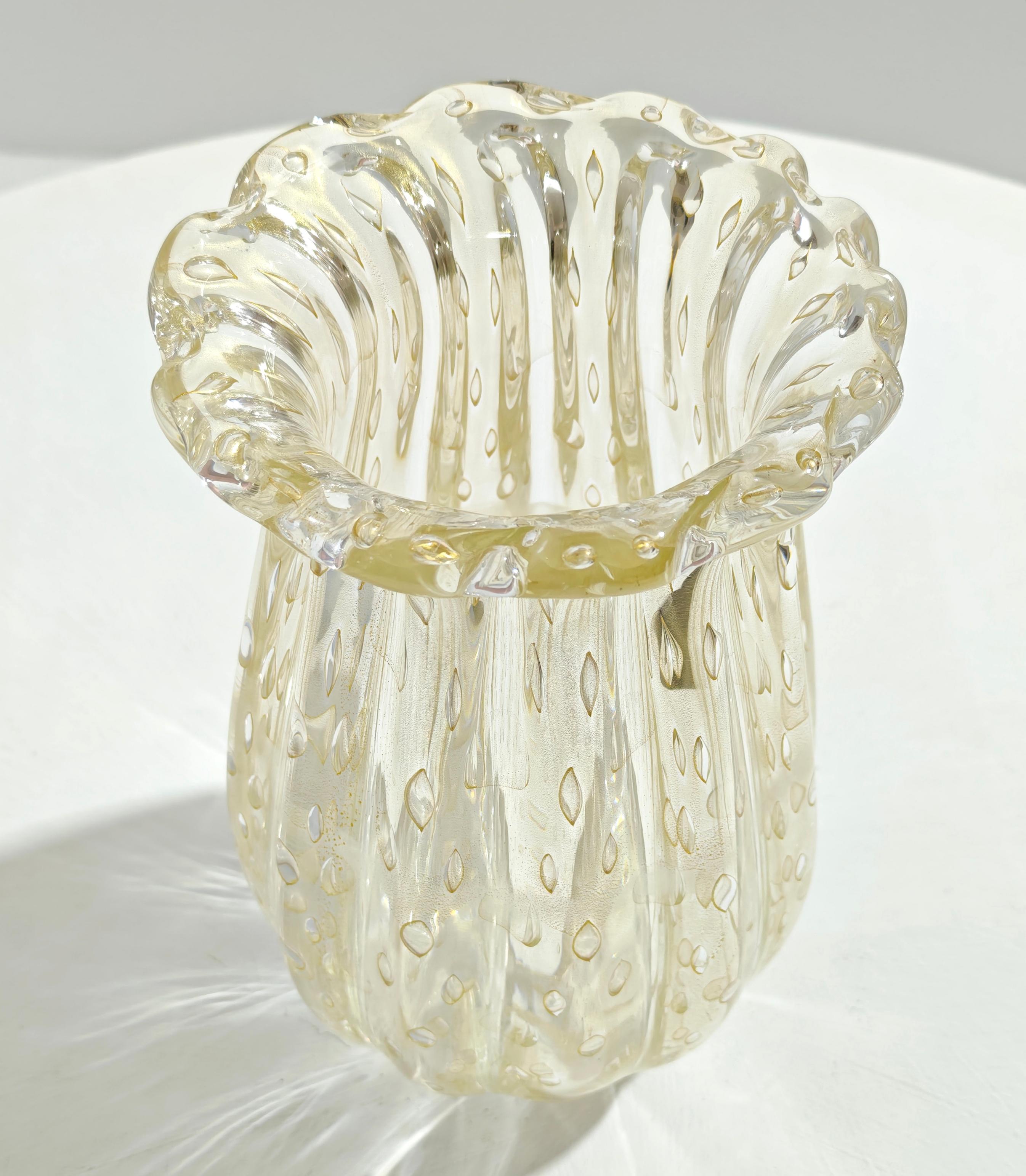 Vase Toso en verre de Murano à côtes Bullicante et design doré  Italie 40s Mid-Centuty en vente 5