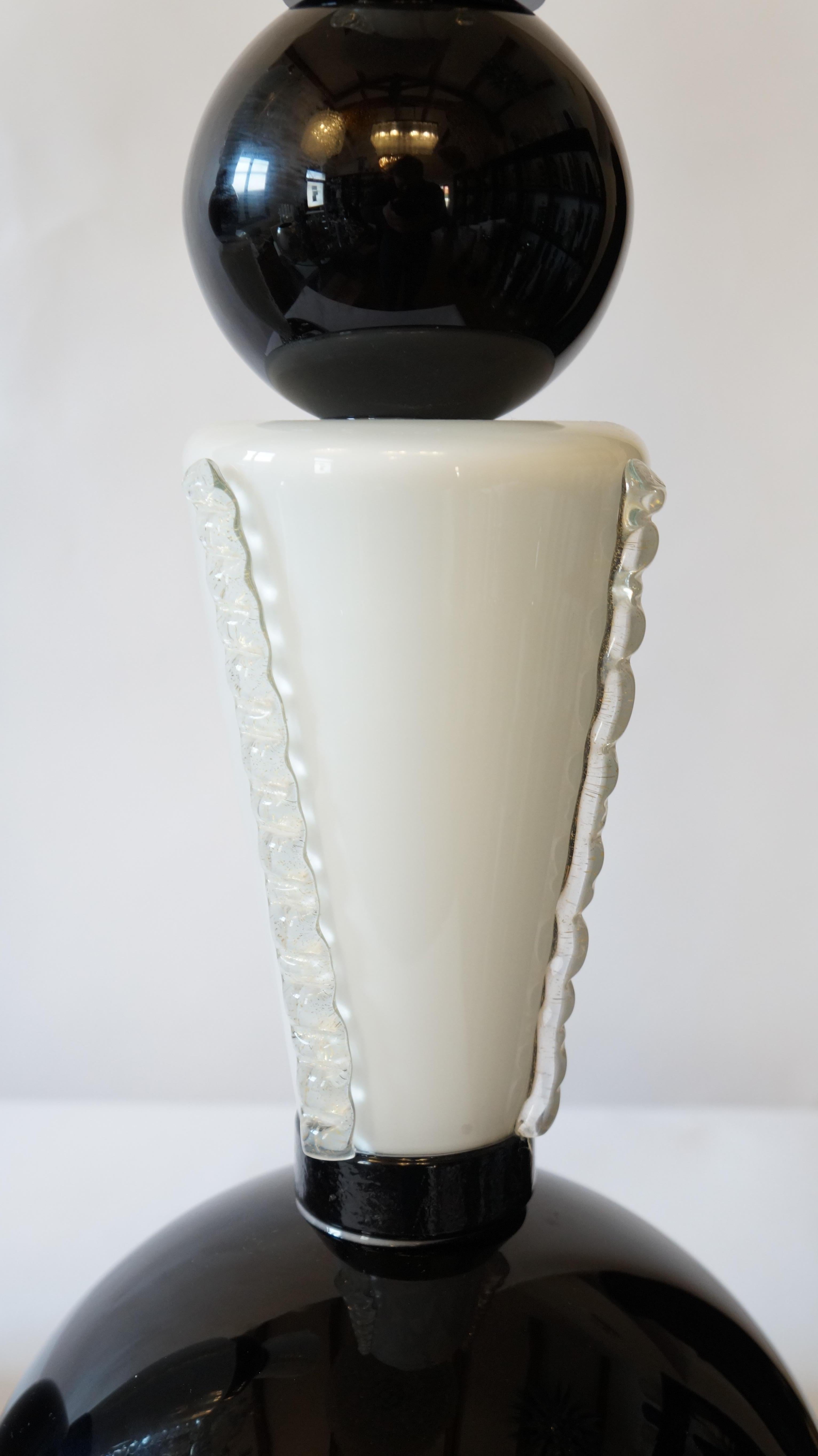 Vetro artistico Toso Murano Mid-Century Modern Nero Bianco Due lampade da tavolo in vetro di Murano, 1974 in vendita