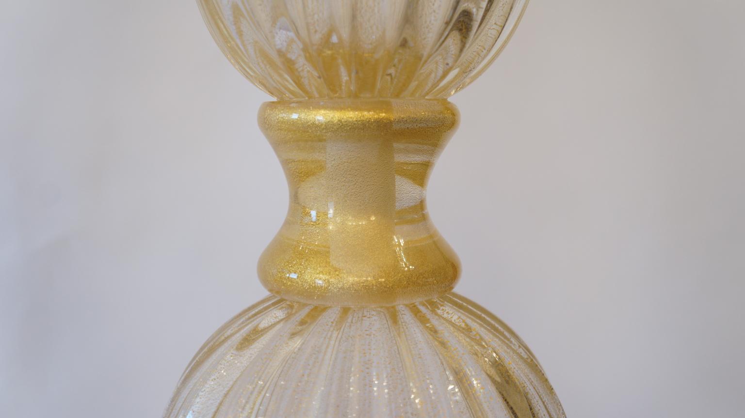 Toso Murano-Tischlampen, Moderne der Mitte des Jahrhunderts, Gold Schwarz, zwei Muranoglas-Tischlampen, 1985 im Angebot 1