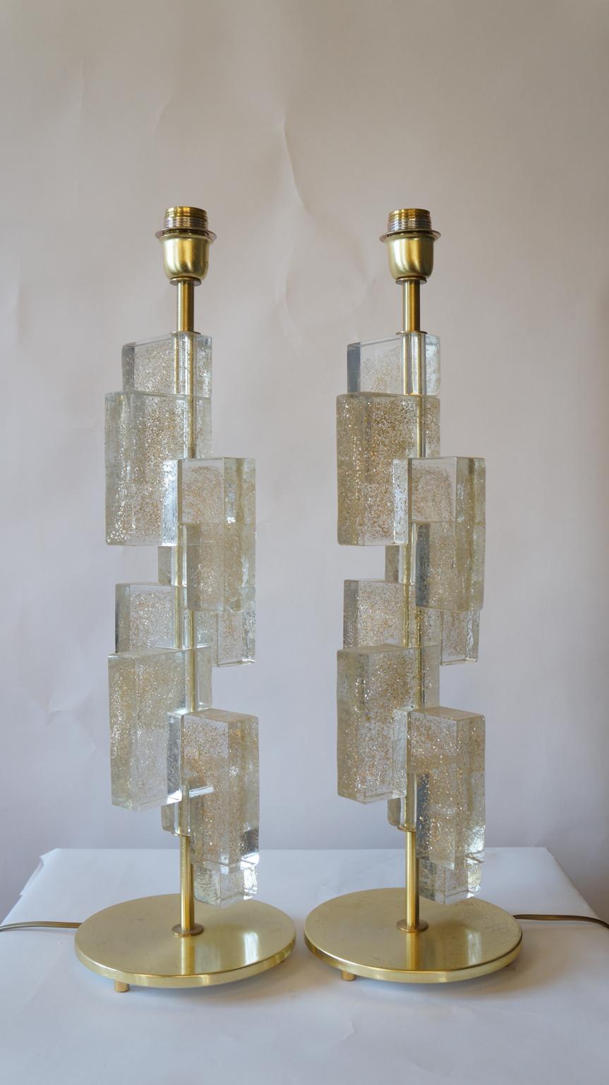 Designed by Toso Murano in 1983, this lamp is formed by 13 cm high blocks positioned vertically. 
It consists of 8 elements with gold powder inside, called 