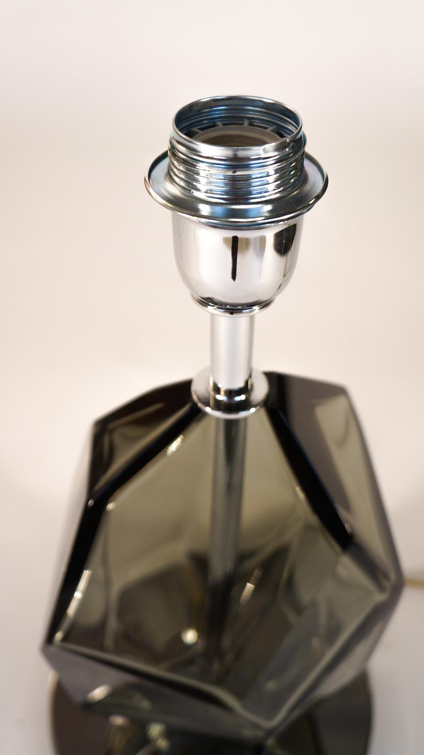 Toso Murano Coppia di lampade da tavolo in vetro veneziano grigio sfaccettato, 1991 in vendita 5