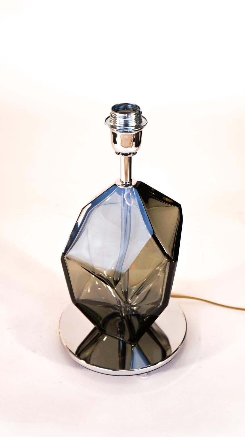 Mid-Century moderno Toso Murano Coppia di lampade da tavolo in vetro veneziano grigio sfaccettato, 1991 in vendita