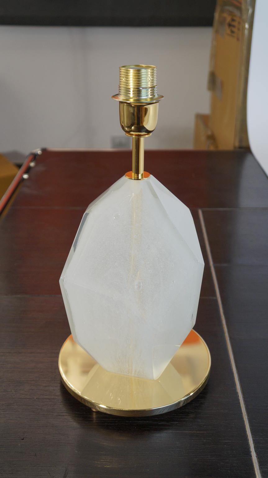Fin du 20e siècle Toso Murano paire de lampes de bureau italiennes en verre vénitien blanc à facettes massives, 1990 en vente