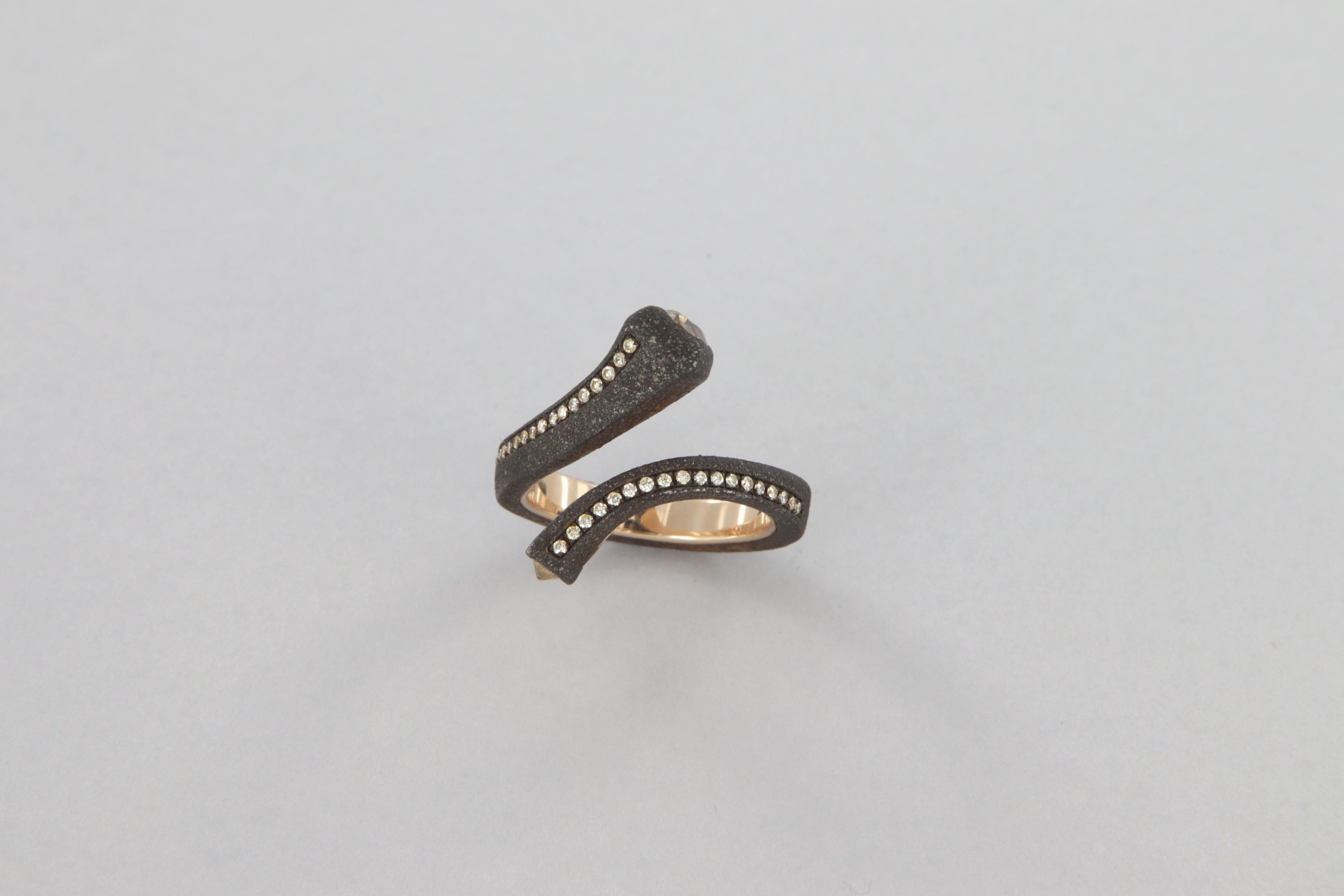Old European Cut Bague avec diamants de taille ancienne en fer et or en vente