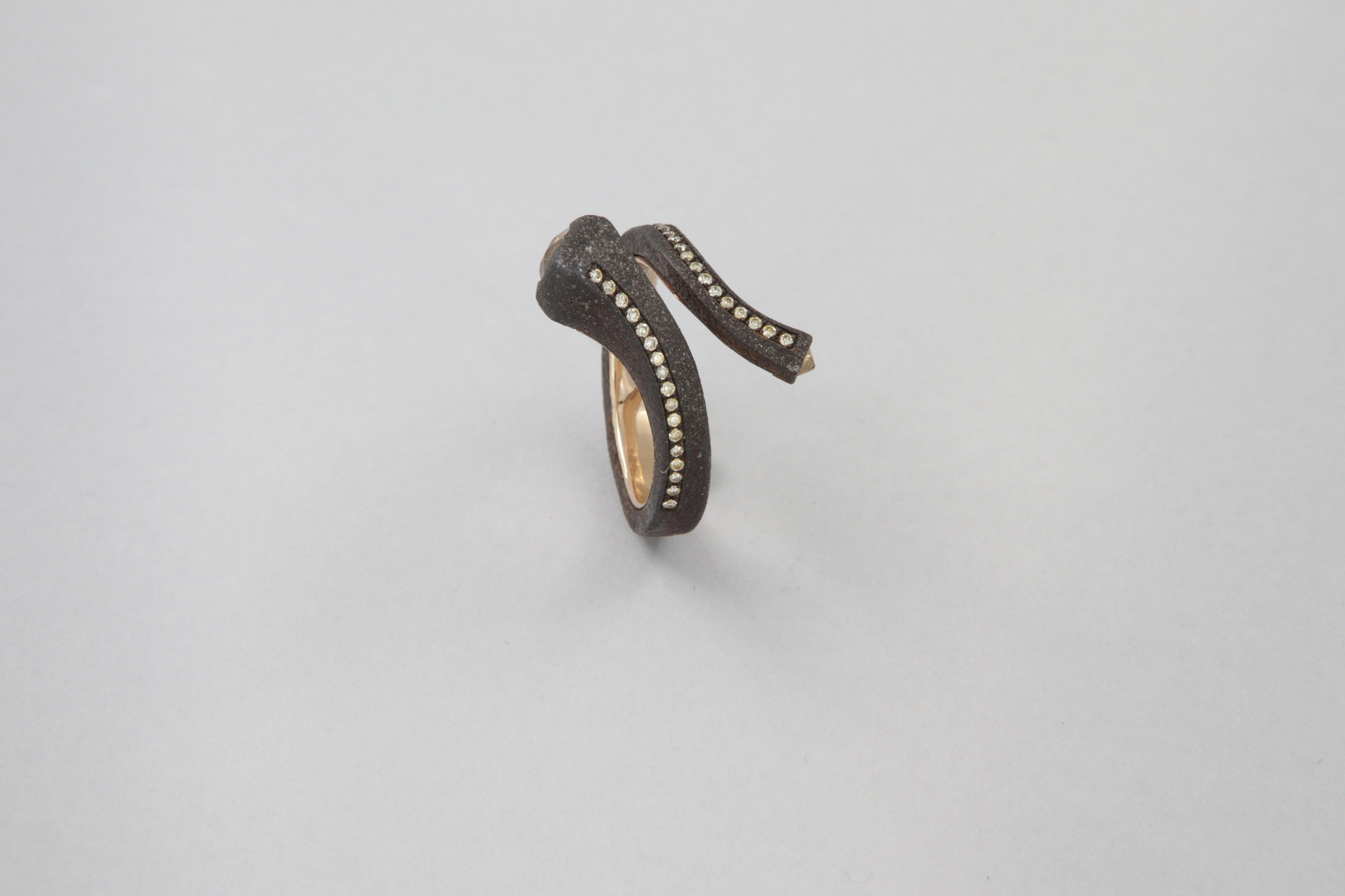 Bague avec diamants de taille ancienne en fer et or Neuf - En vente à Perugia, IT
