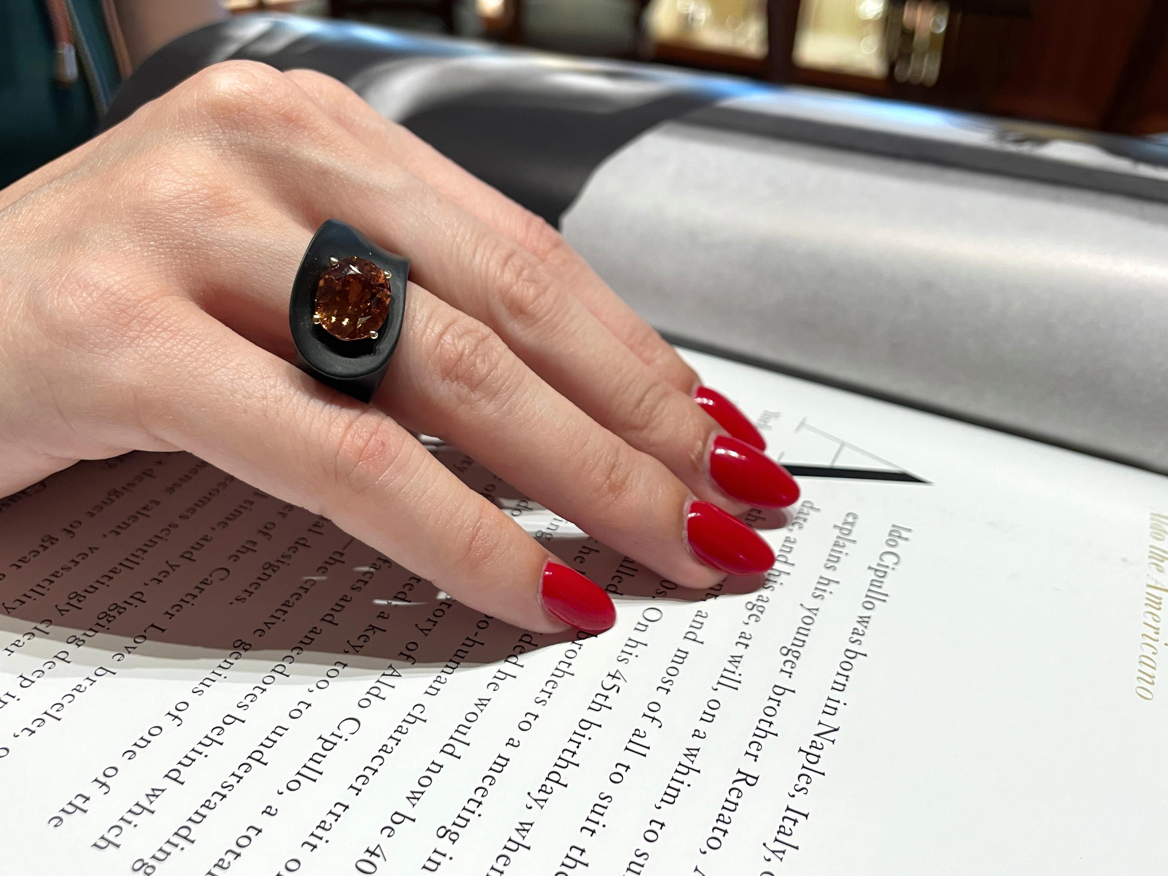 Bague contemporaine avec zircon cubique carat 7.14 en fer, dlc et or en vente 11