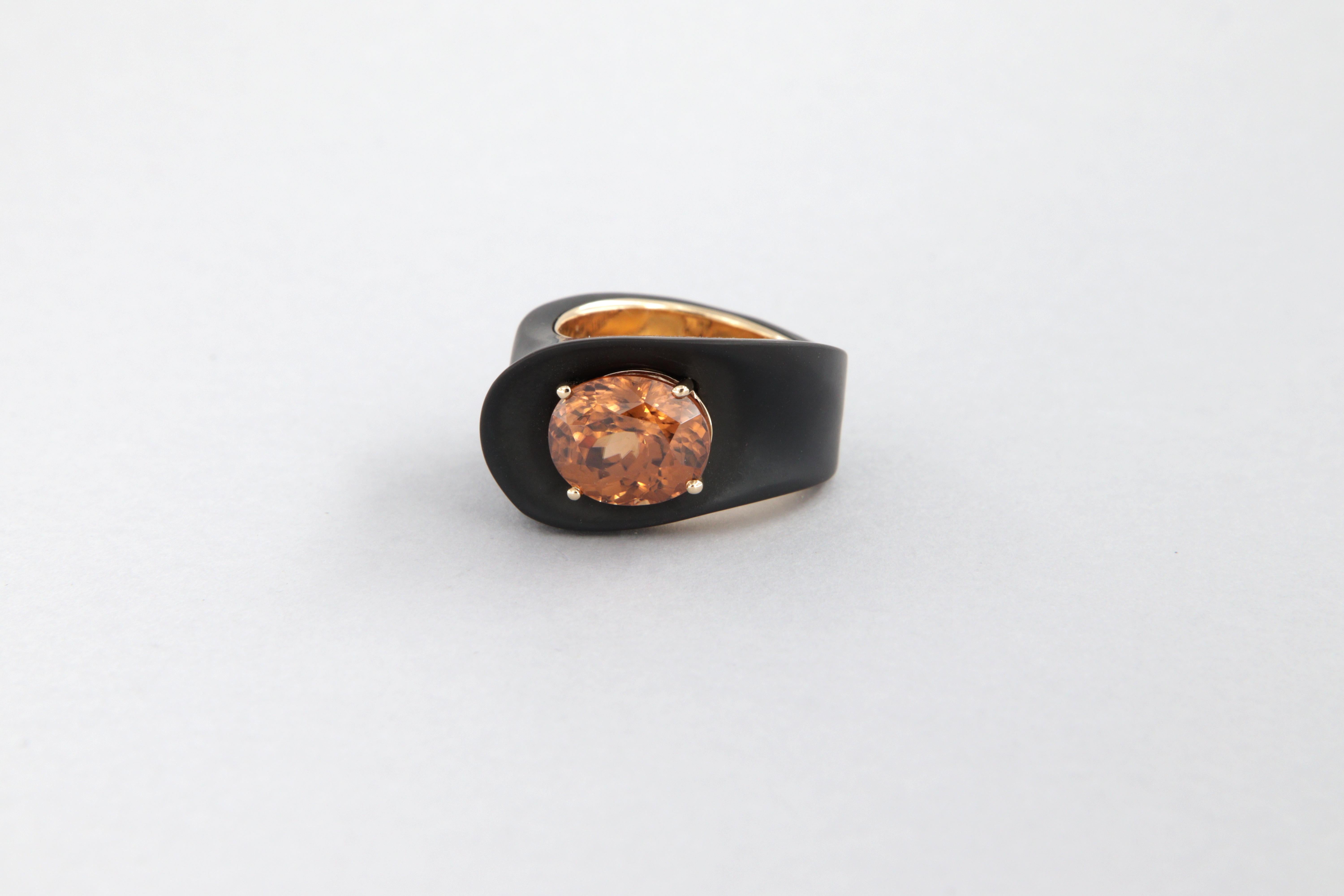 Bague contemporaine avec zircon cubique carat 7.14 en fer, dlc et or Neuf - En vente à Perugia, IT