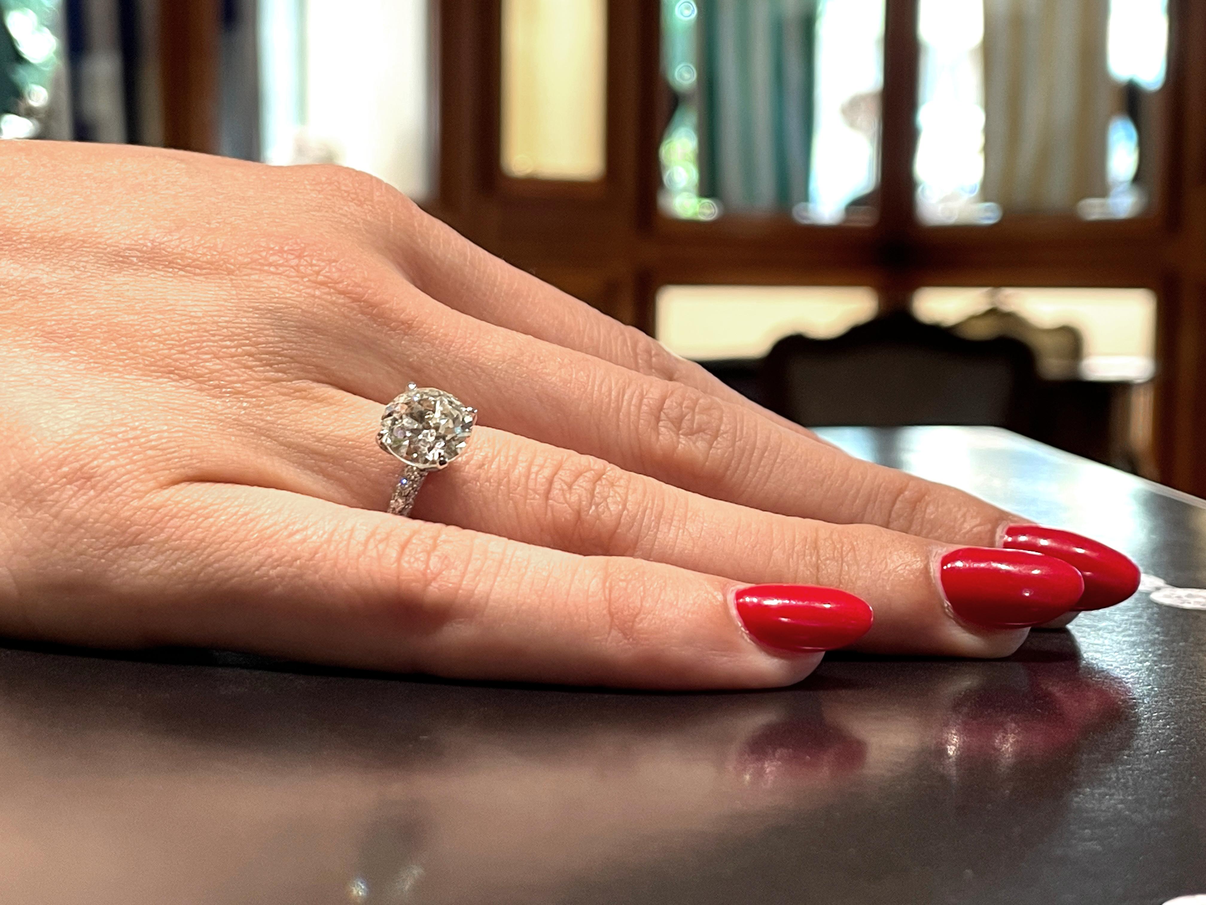 Engagement ring with 3.07-carat antique-cut diamond GIA For Sale 5
