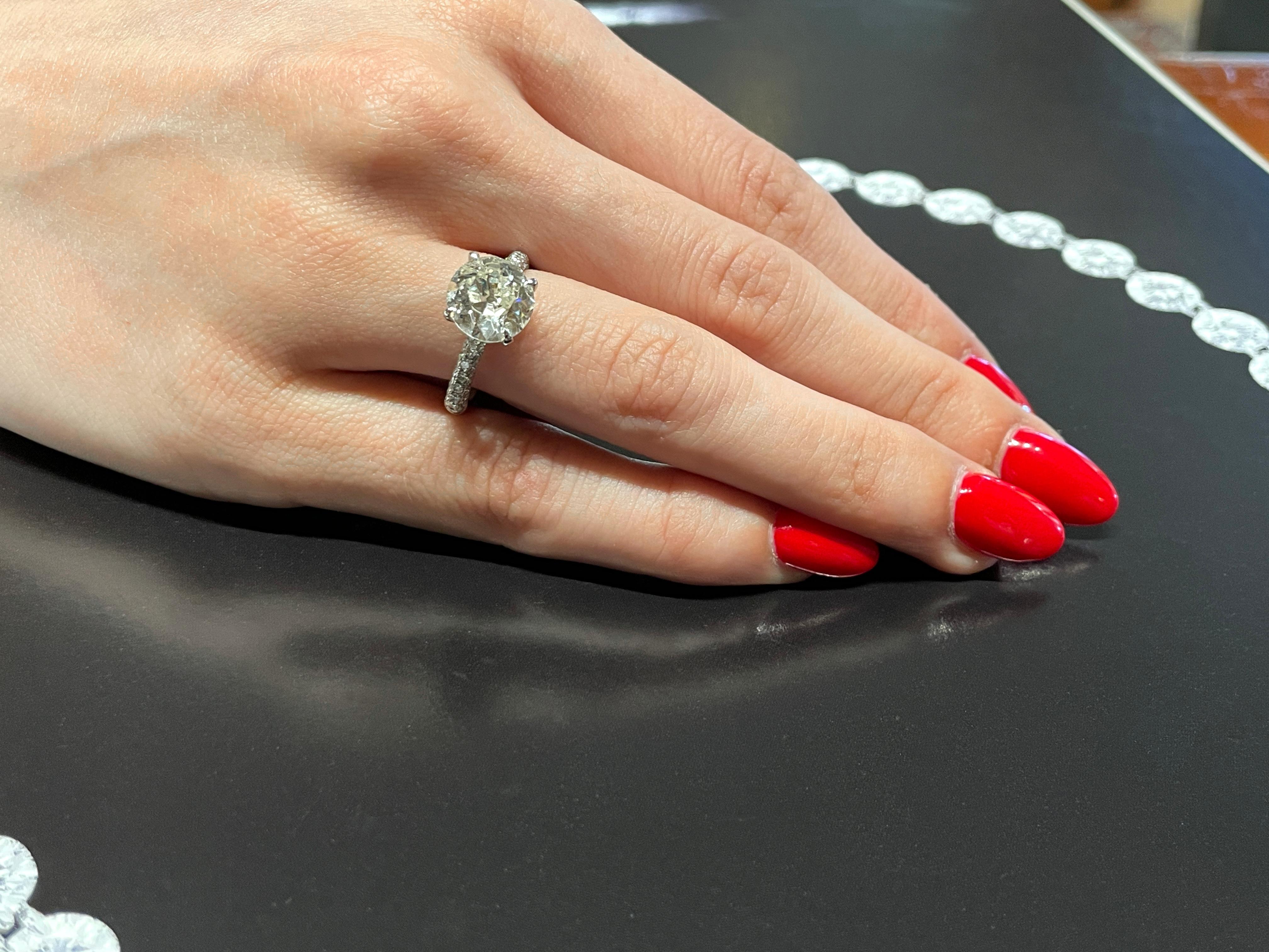 Engagement ring with 3.07-carat antique-cut diamond GIA For Sale 2