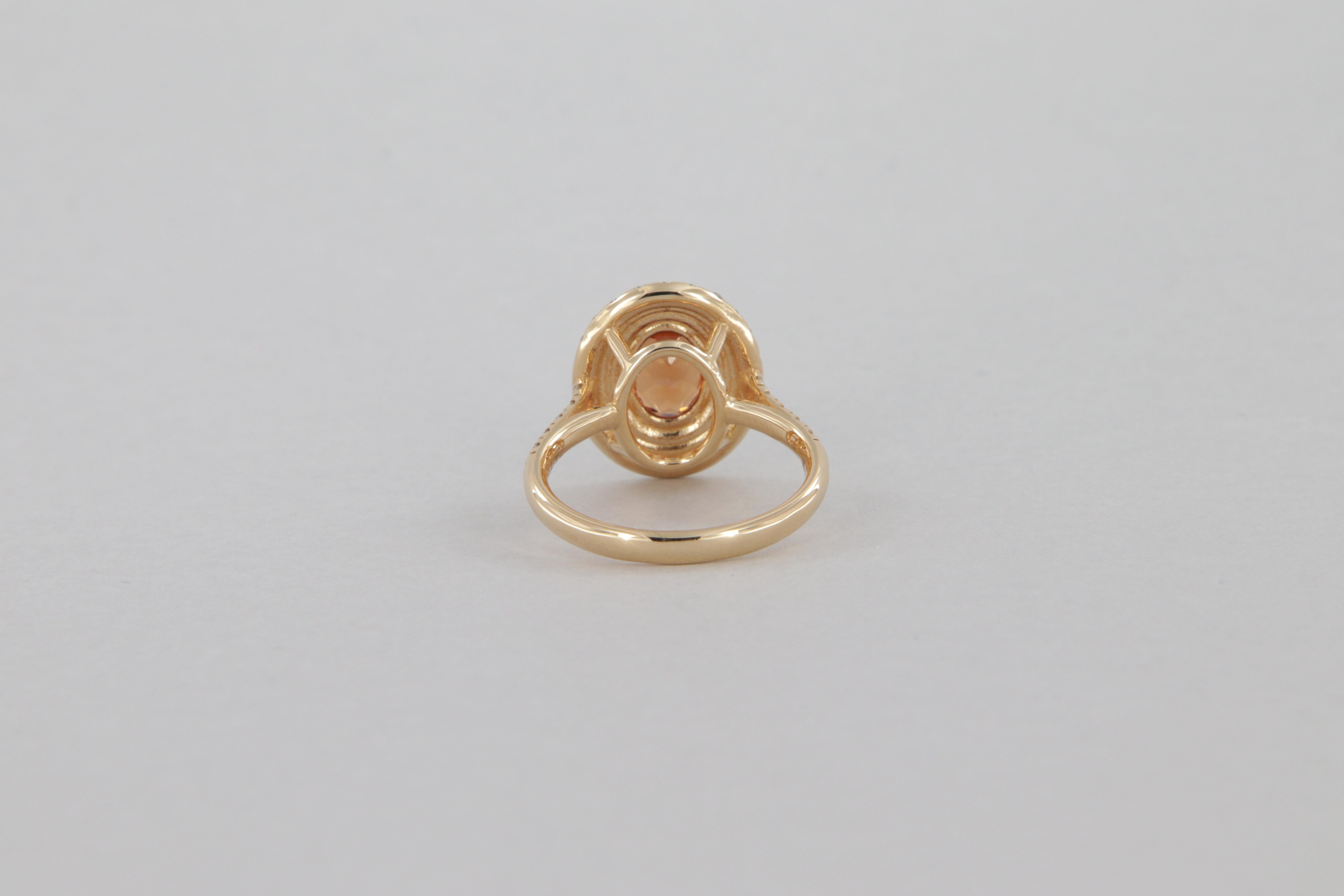 Women's 1.70 carat diamond and garnet halo ring in gold For Sale