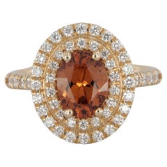 Anillo halo de oro con diamantes y granates de 1,70 quilates