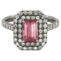 Tosti anello halo diamanti e tormalina rosa da 1.23 carati in oro