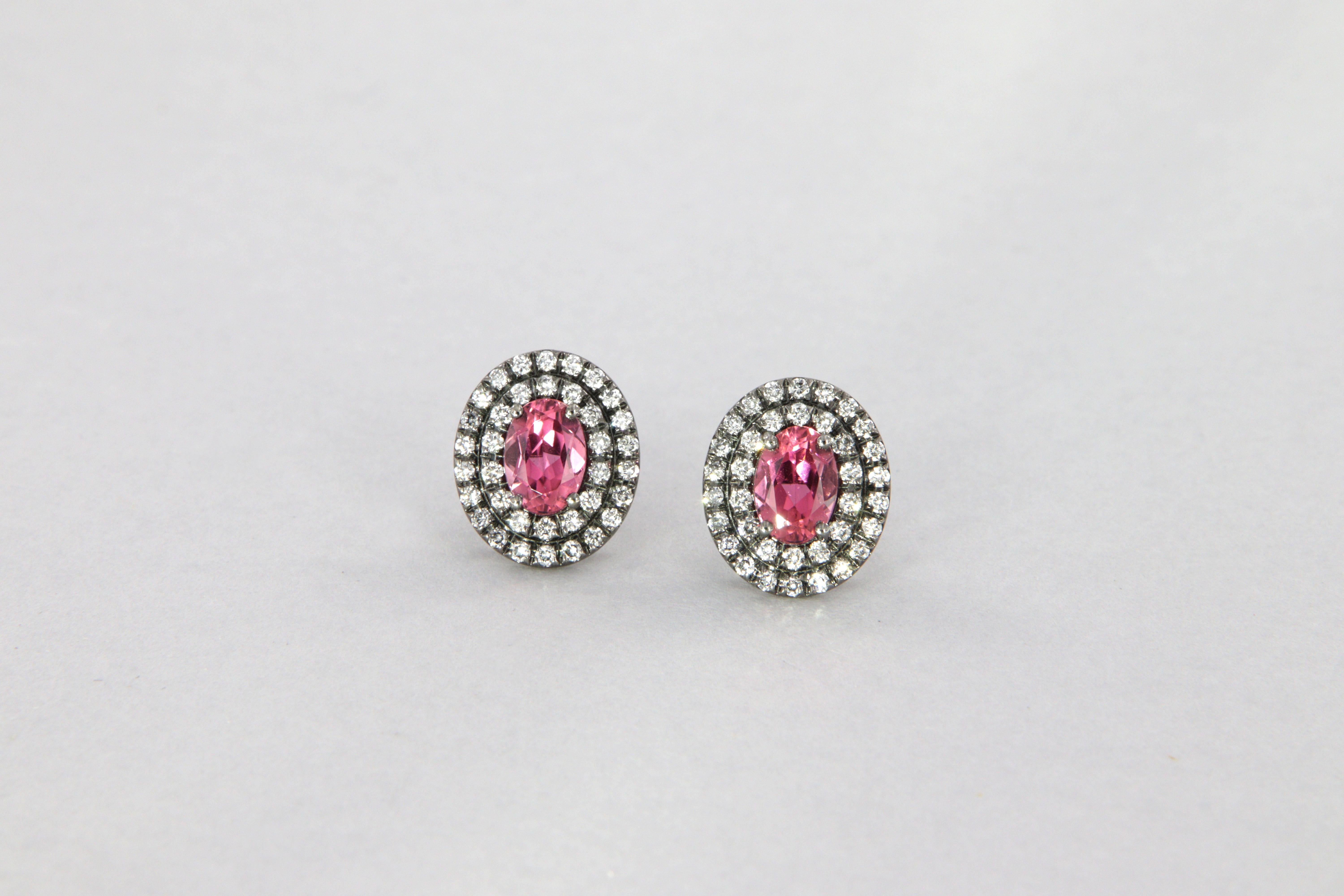 Women's Halo earrings with diamonds and pink tourmalines carat 1.70 in gold For Sale