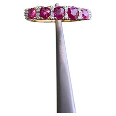 Anillo Total de Rubí y Diamante no Calentado de Birmania de 1,5 qt en Oro Amarillo de 18 quilates