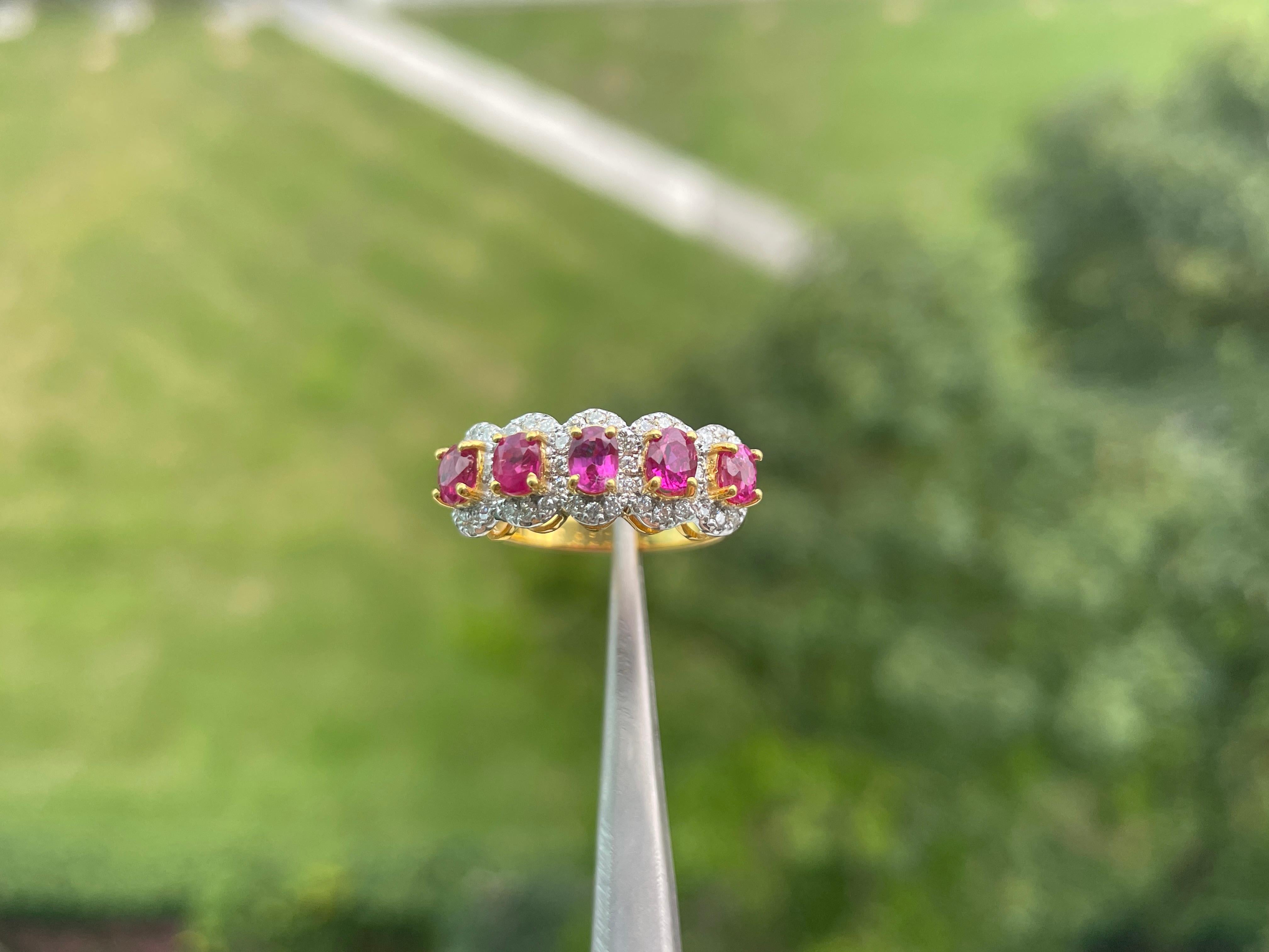 Gesamt 1,6 Karat Burma Ring aus 18 Karat Gelbgold mit unerhitztem Rubin und natürlichen Diamanten (Art déco)