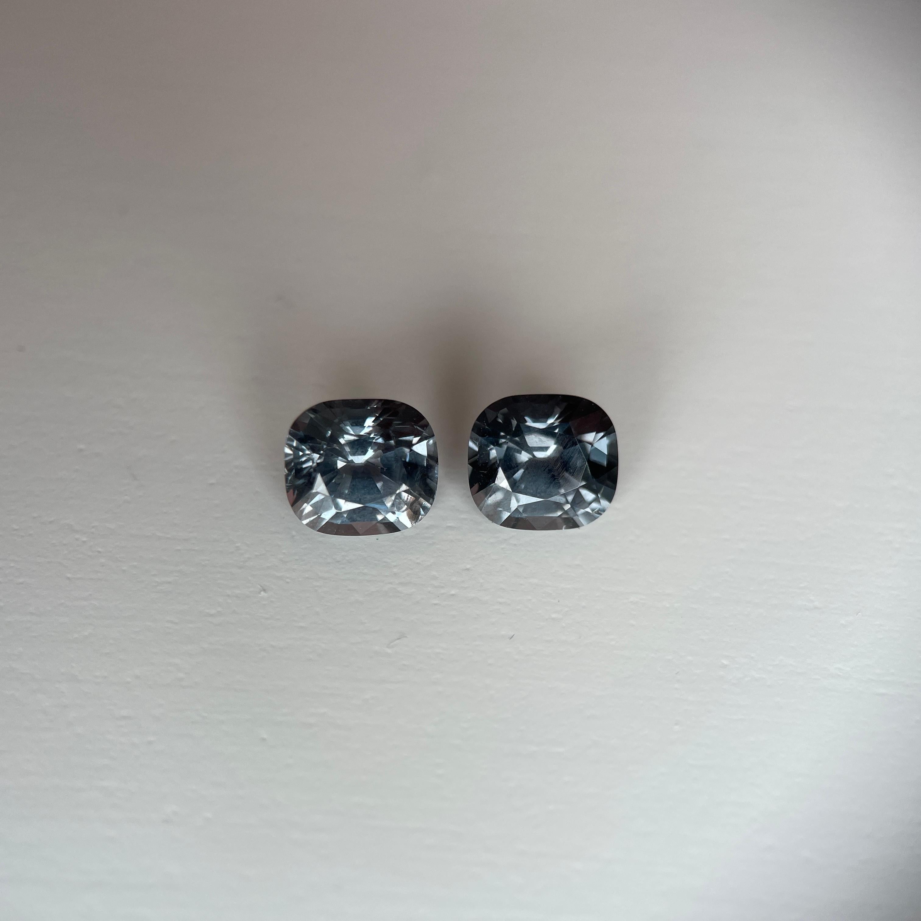 Taglio cuscino Coppia di spinelli grigi (di alta qualità) tagliati con precisione per un totale di 2,69ct in vendita