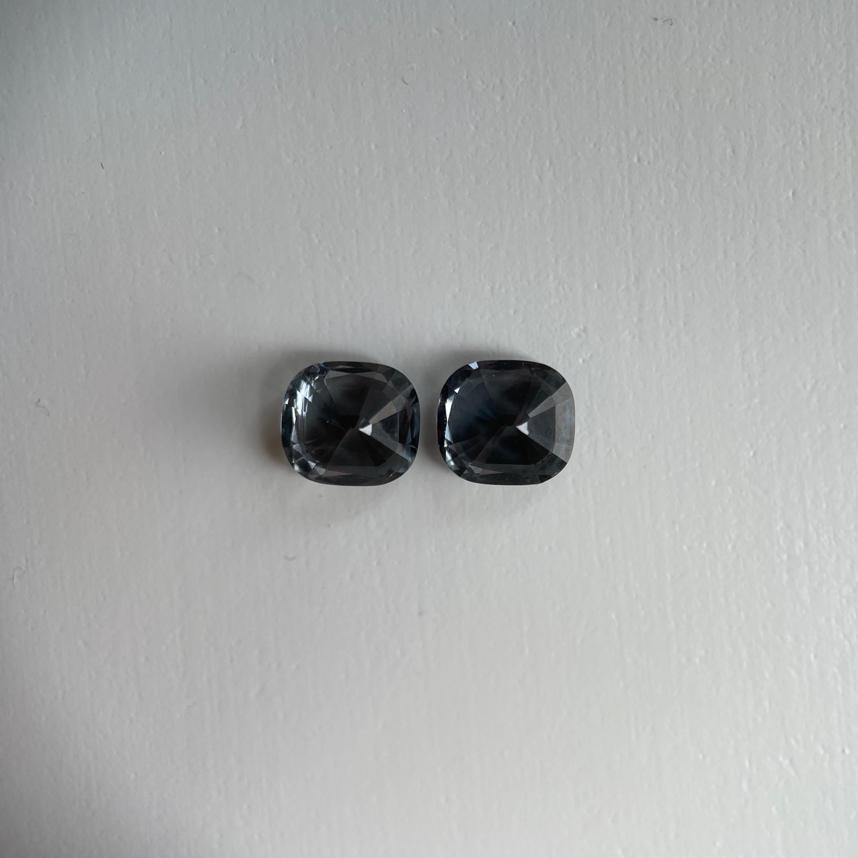 Coppia di spinelli grigi (di alta qualità) tagliati con precisione per un totale di 2,69ct in vendita 1