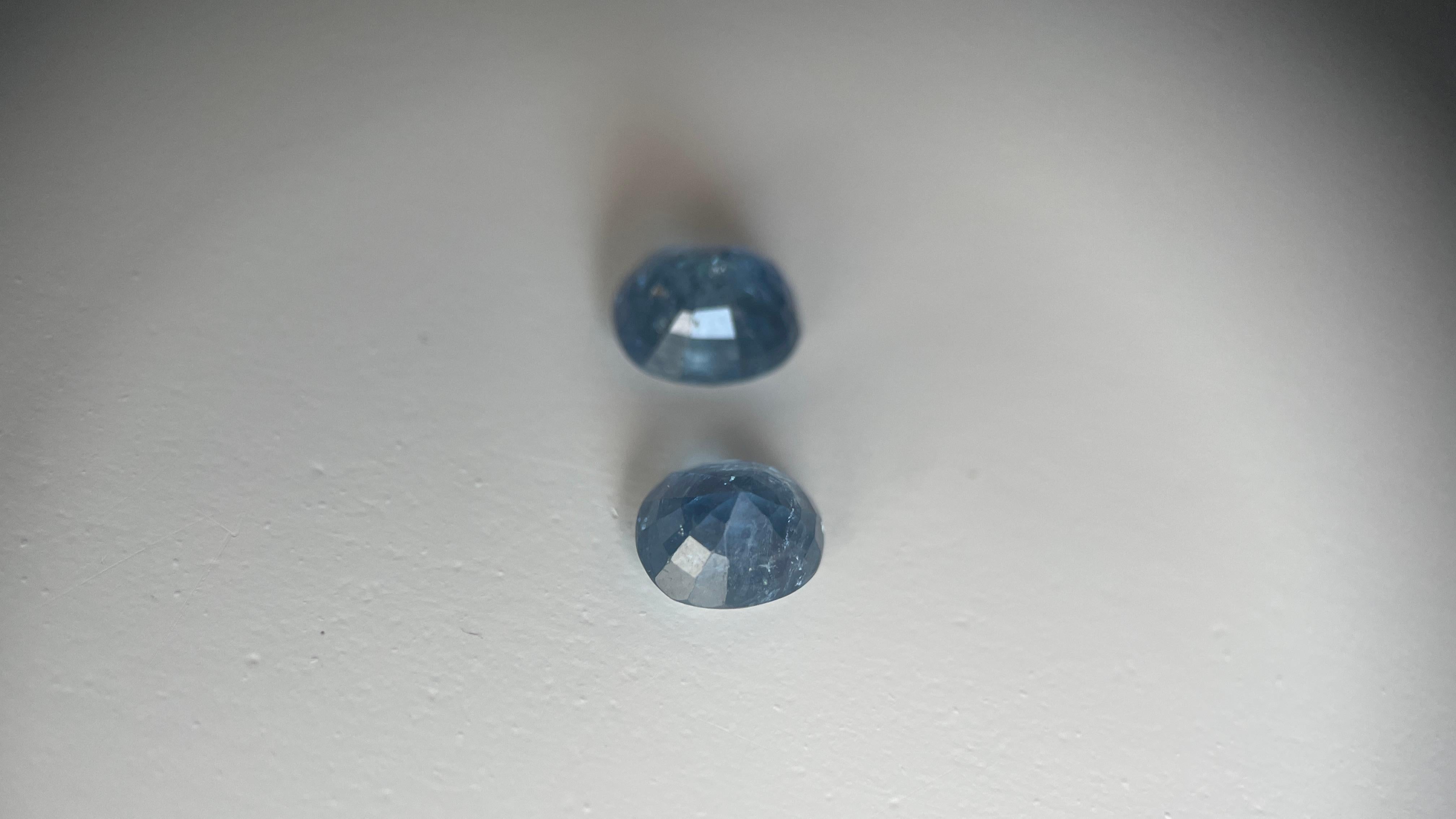 Pareja de zafiros azules birmanos sin calentar de 3,69 ct totales Art Decó en venta