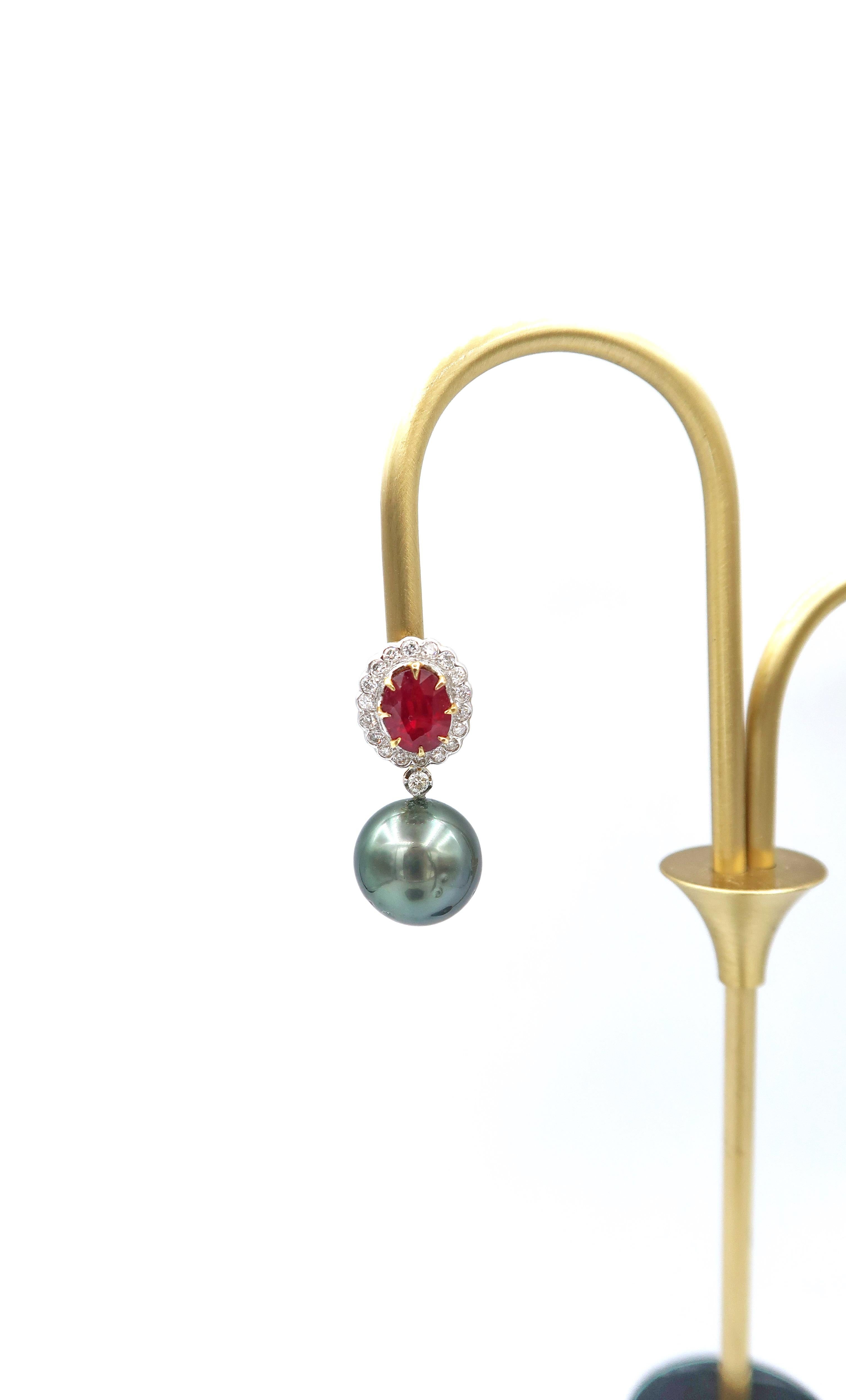 Total 4.67 Carat Oval Ruby Diamond Tahitian Pearl Drop Earrings Yellow Gold In New Condition For Sale In Bangkok, TH