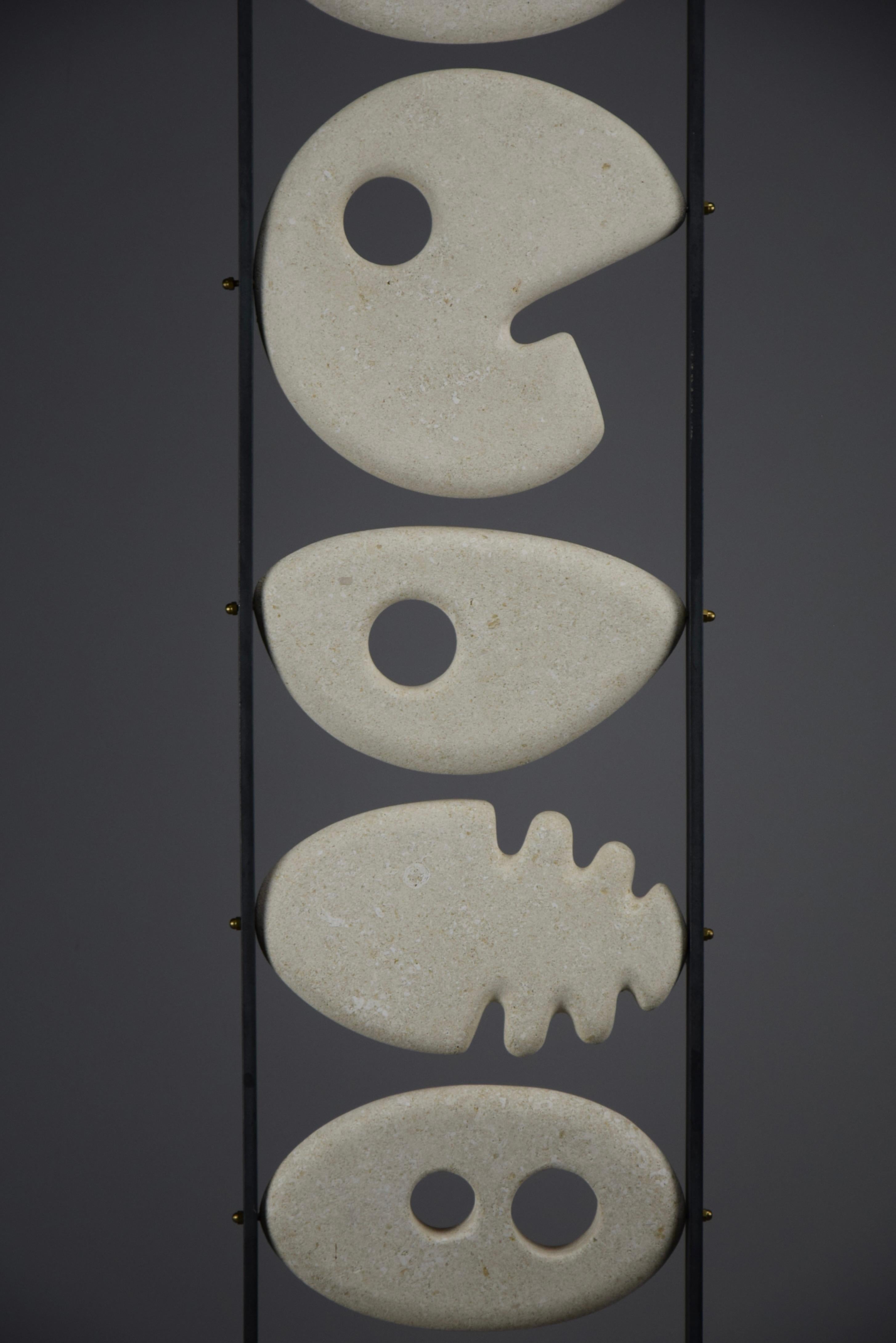 Abstrakte Steinskulptur Totem 06 von Alberto Cabiddu im Zustand „Gut“ im Angebot in Weesp, NL