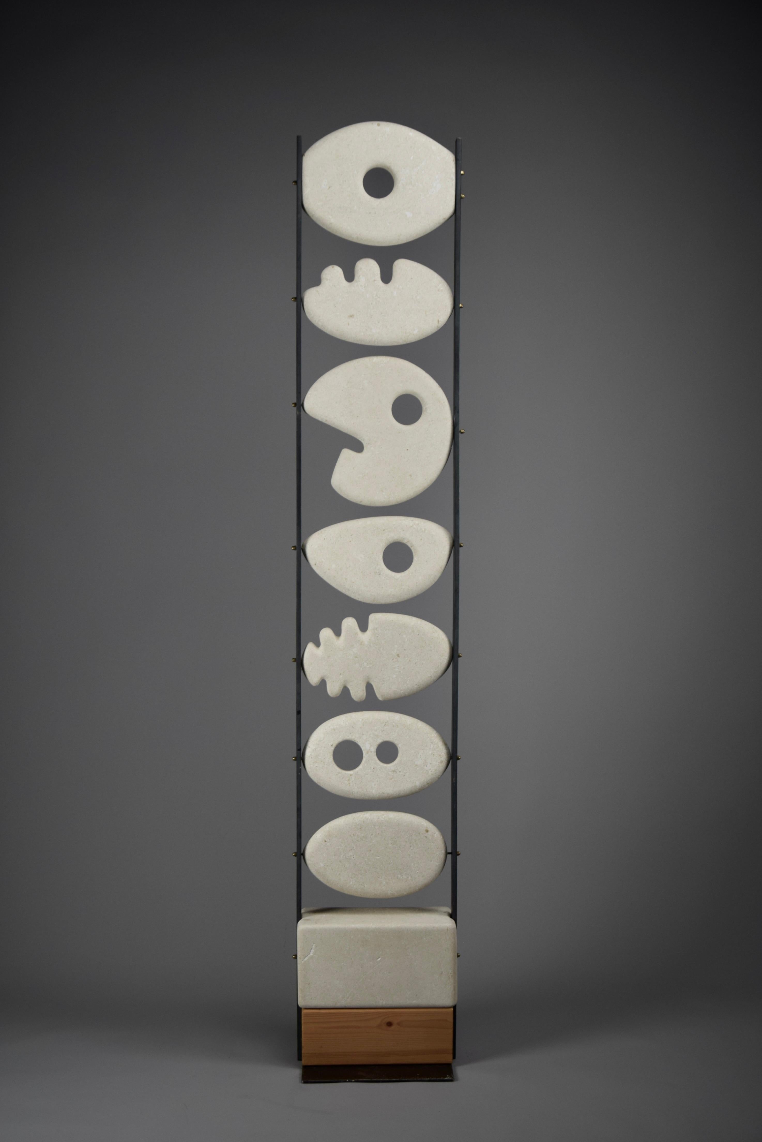 Abstrakte Steinskulptur Totem 06 von Alberto Cabiddu (21. Jahrhundert und zeitgenössisch) im Angebot