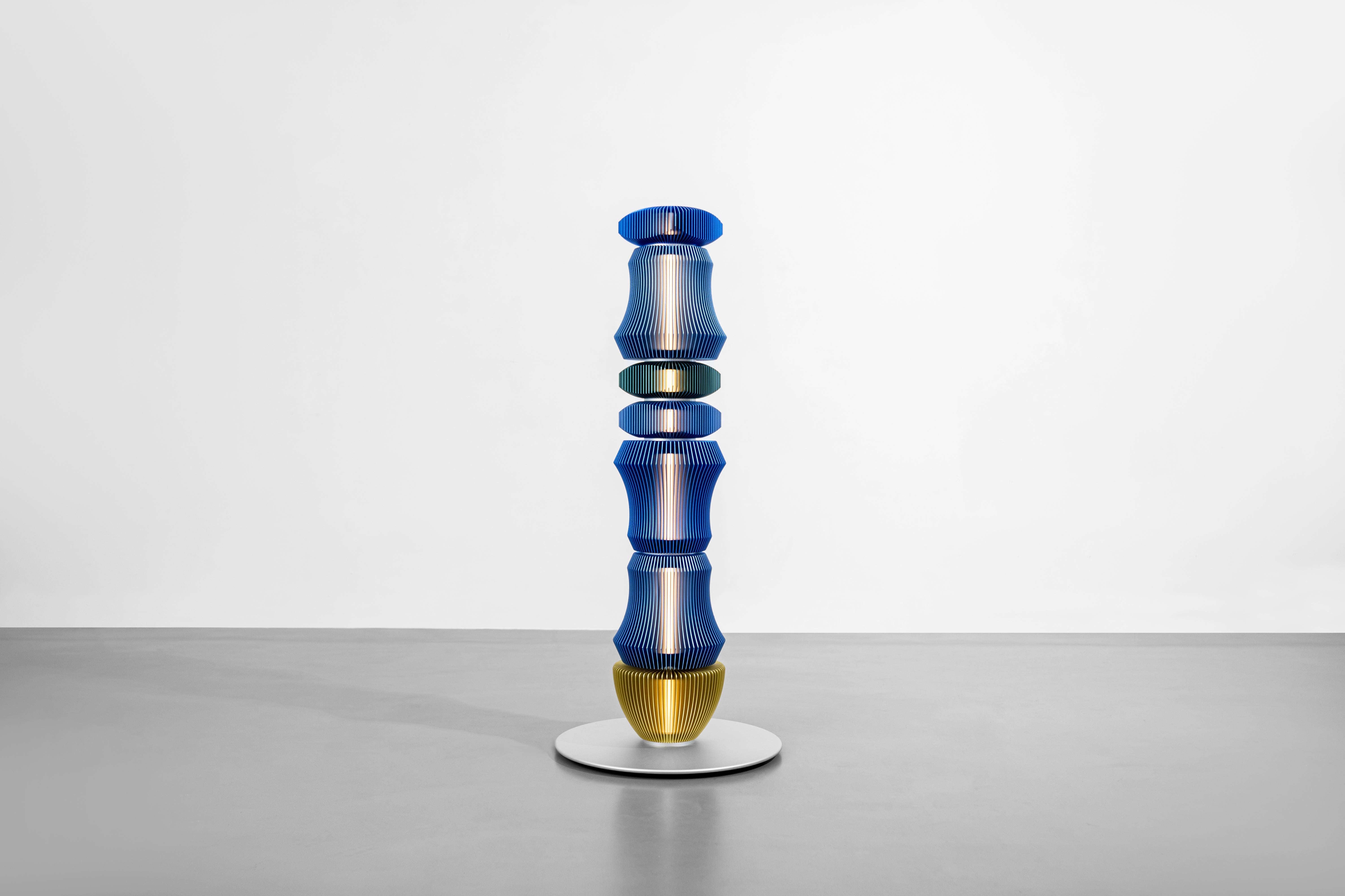 ALLTOTEMs by Michael Young - Sculpter la lumière -

Michael Young est réputé pour son utilisation innovante de l'aluminium dans ses œuvres. Ses créations mettent en évidence la polyvalence et l'attrait esthétique de ce matériau. L'utilisation de