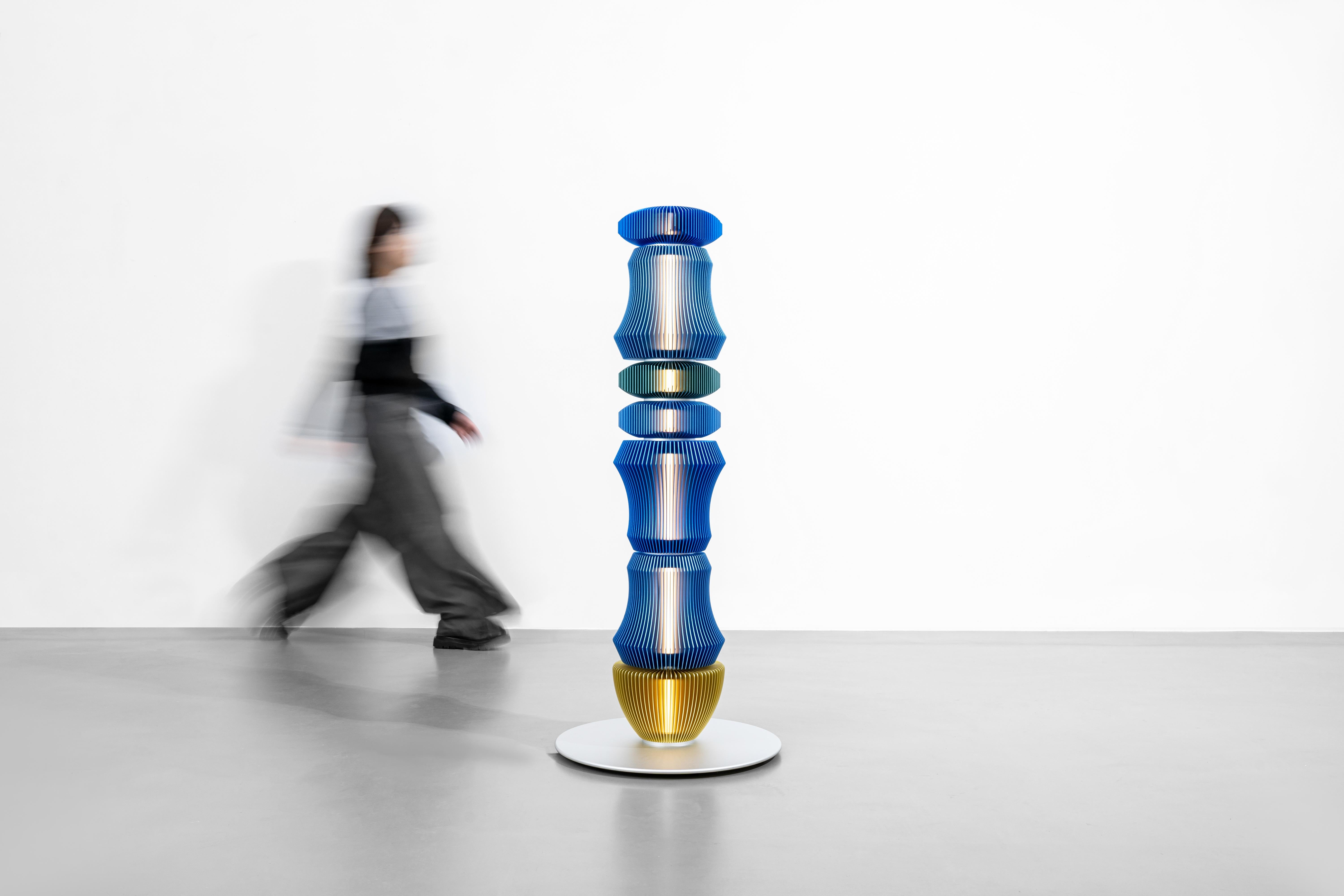 XXIe siècle et contemporain TOTEM-1 by Michael Young, lampadaire au design Contemporary en vente