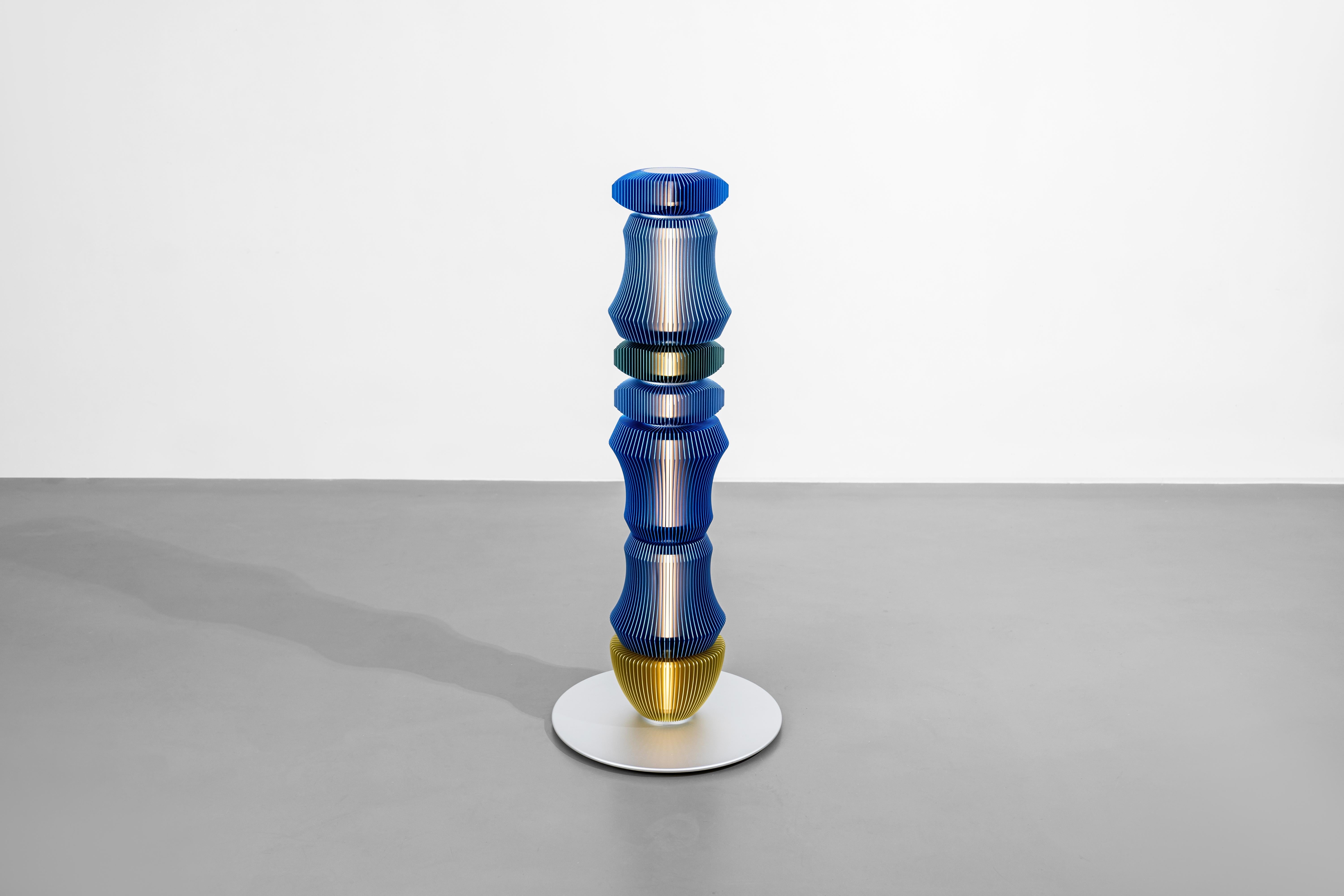 Aluminium TOTEM-1 by Michael Young, lampadaire au design Contemporary en vente