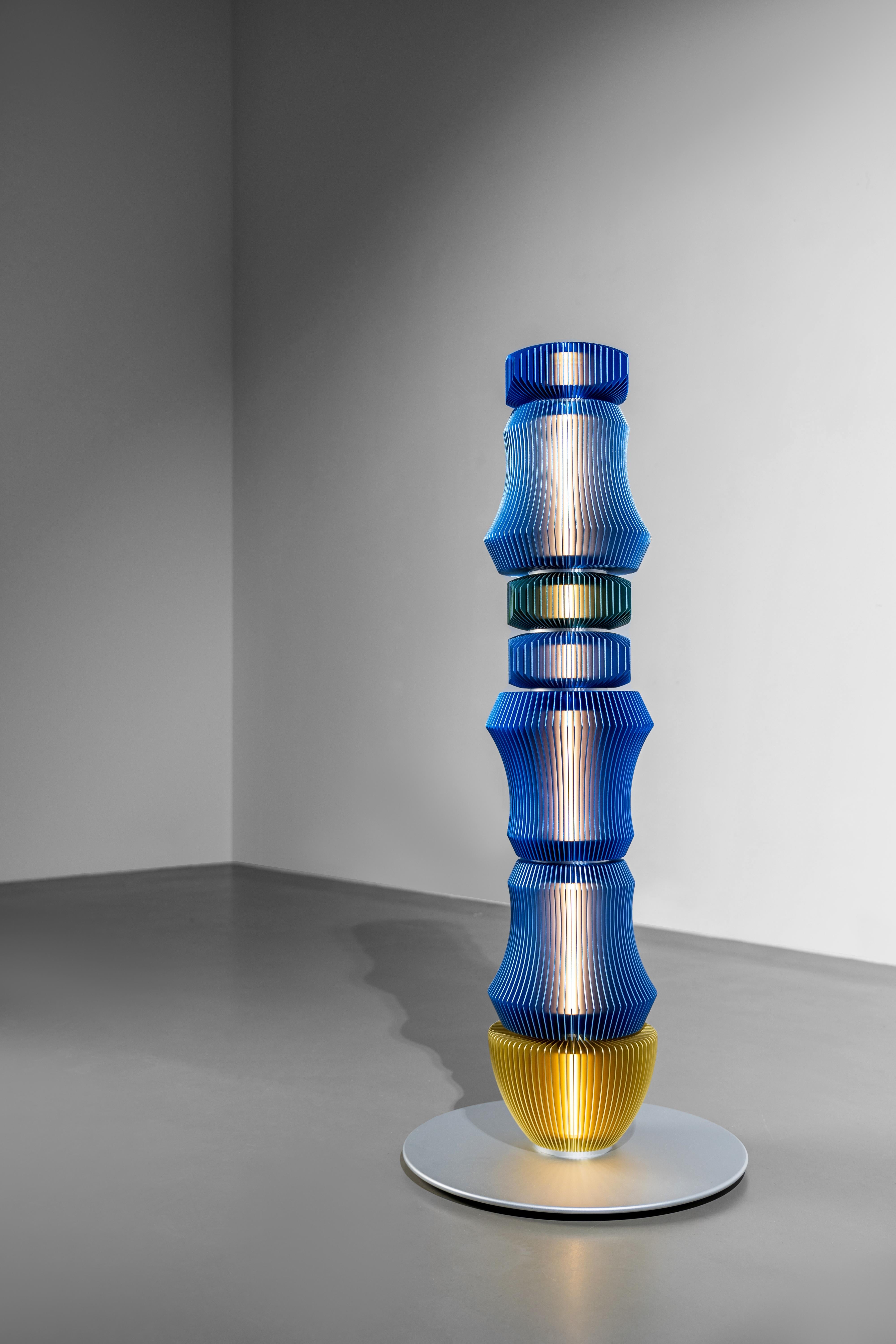 TOTEM-1 by Michael Young, lampadaire au design Contemporary en vente 2
