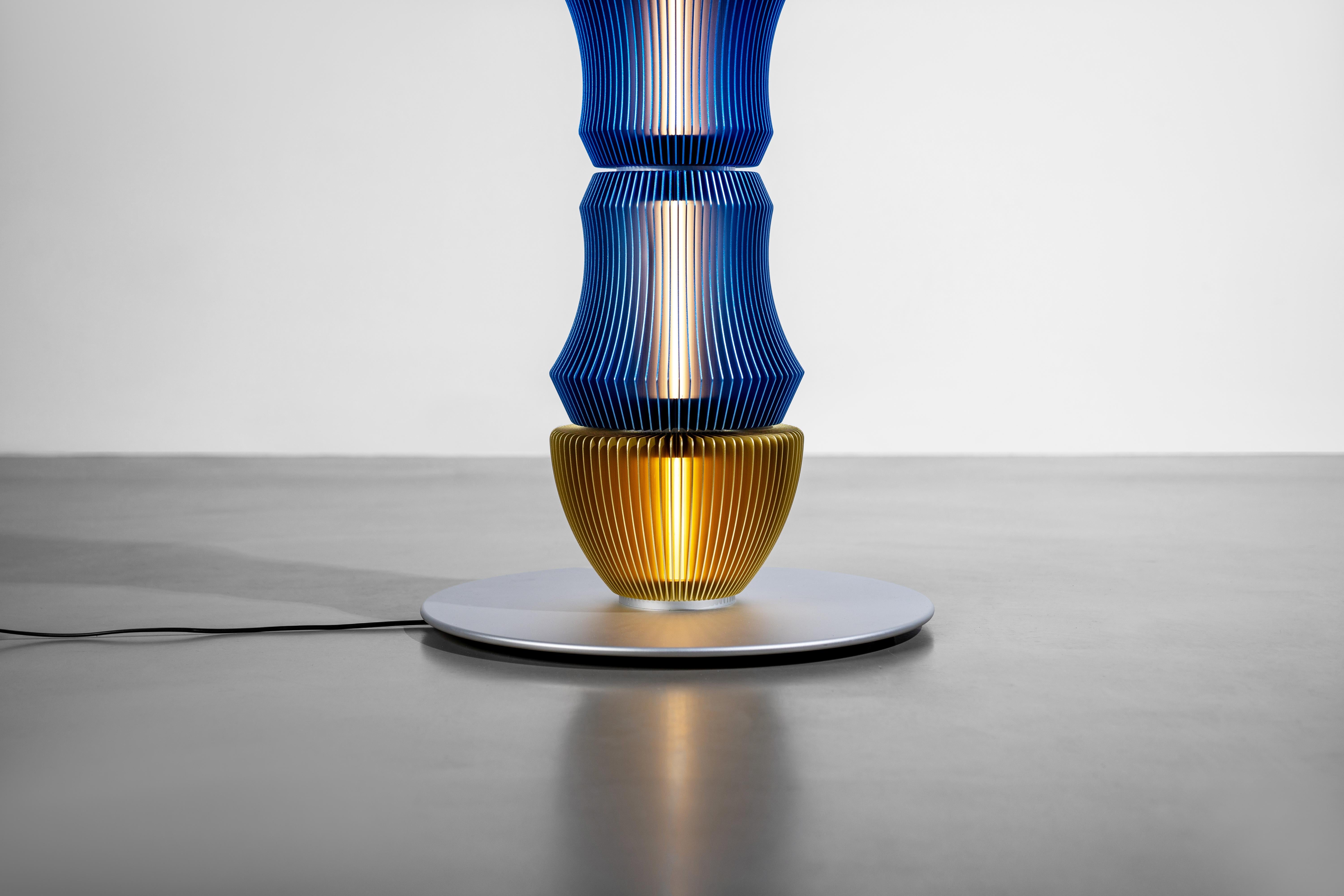 TOTEM-1 by Michael Young, lampadaire au design Contemporary en vente 4