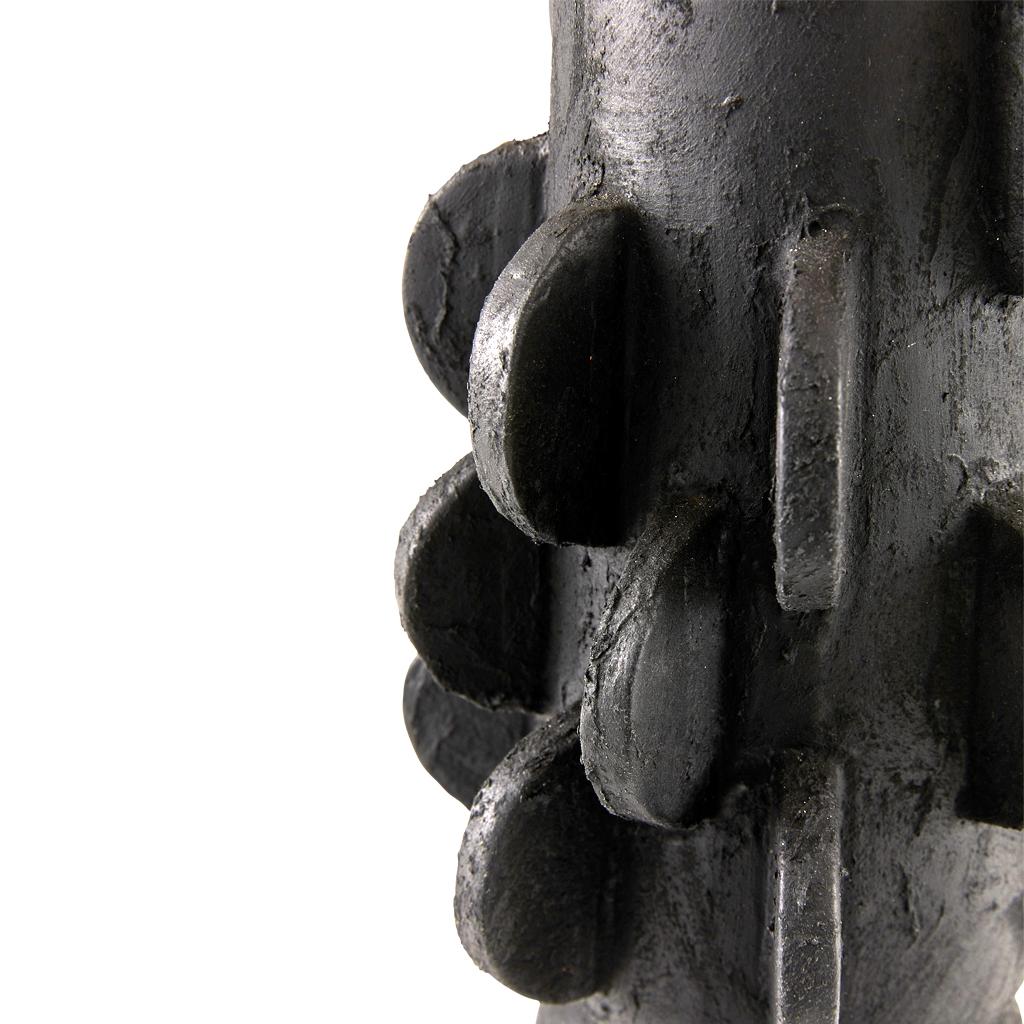 Totem #1 Modern Schwarzer Jesmonit verputzt Terrakotta Raffia & Messing Tischlampe im Zustand „Neu“ im Angebot in Bothas Hill, KZN