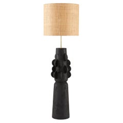 TOTEM #1 Lampe de table moderne en jésmonite noire plâtrée en terre cuite, raphia et laiton