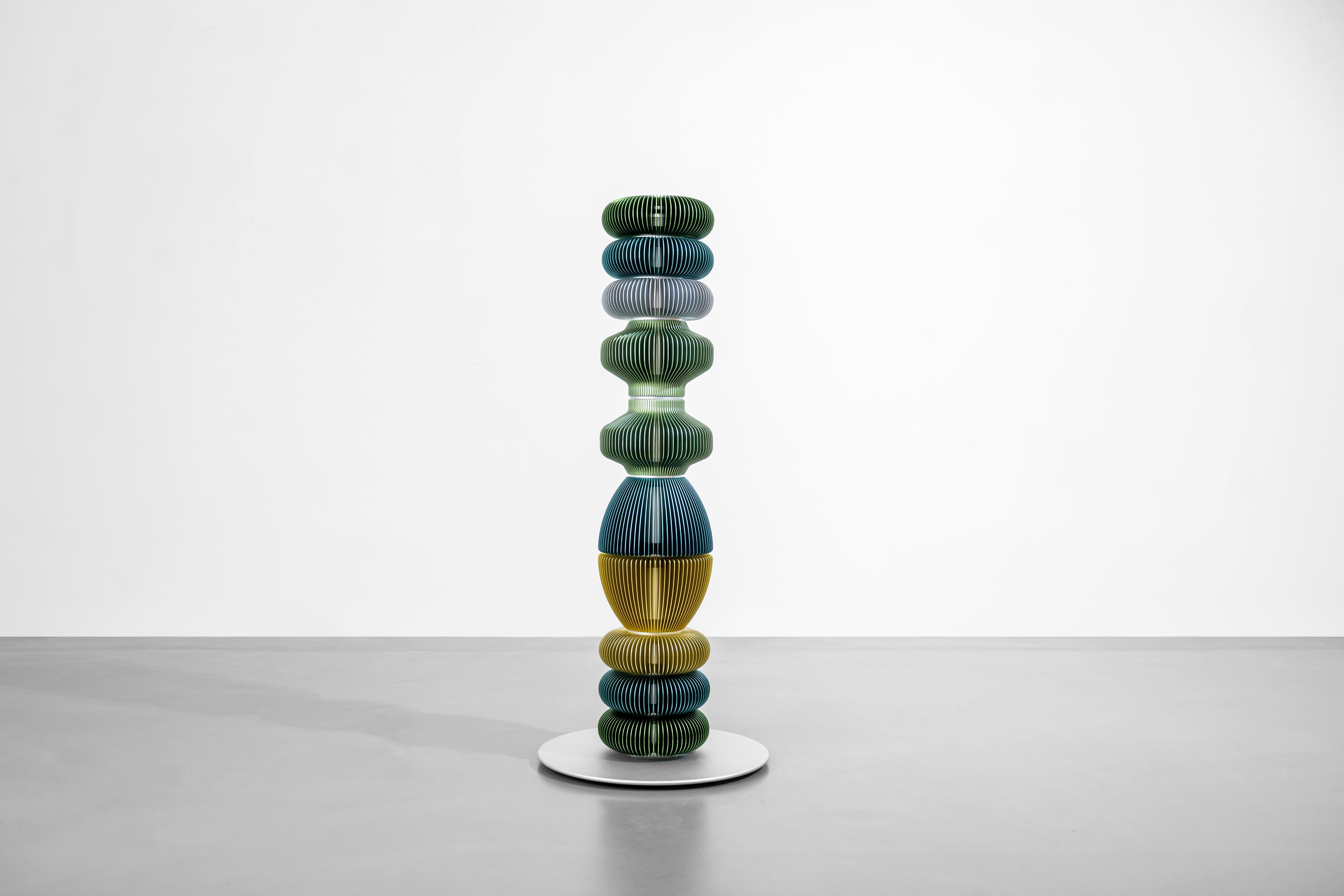 ALLTOTEMs by Michael Young - Sculpting Light -

Michael Young is renowned for his innovative use of aluminum in his works. His creations highlight the versatility and aesthetic appeal of this material. Michael's use of aluminum encompasses a range