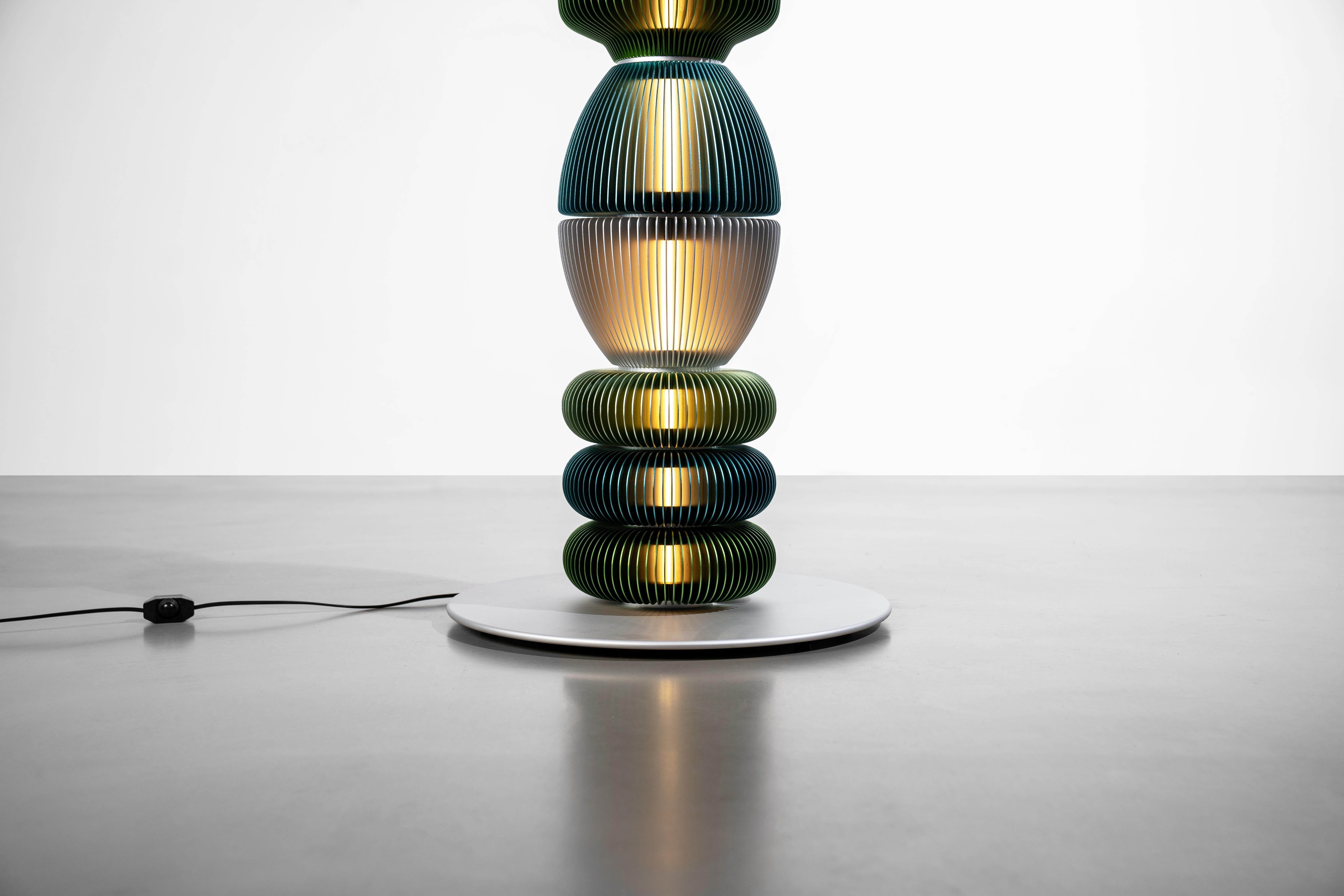 TOTEM-12 by Michael Young, lampadaire au design Contemporary en vente 7