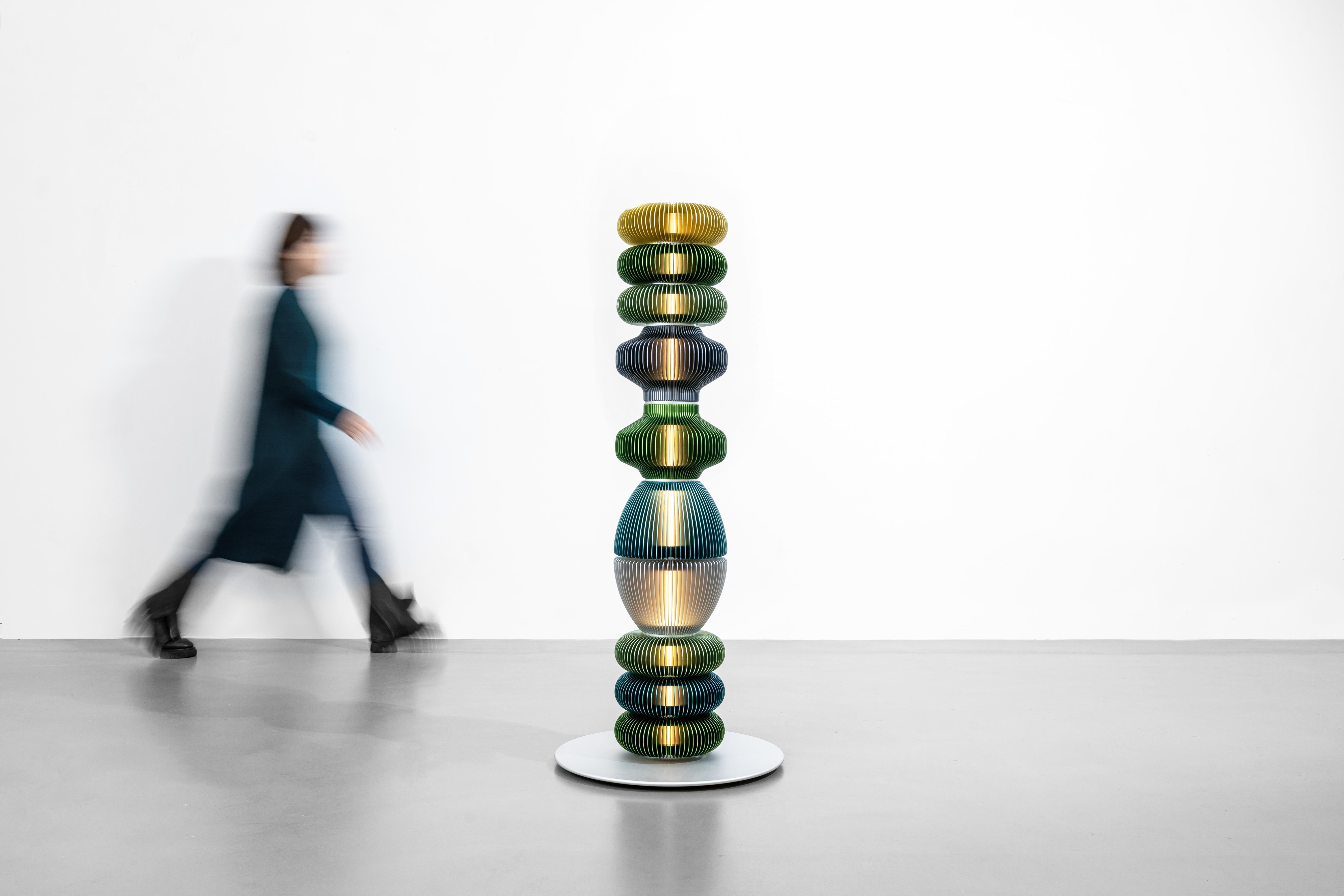 XXIe siècle et contemporain TOTEM-12 by Michael Young, lampadaire au design Contemporary en vente