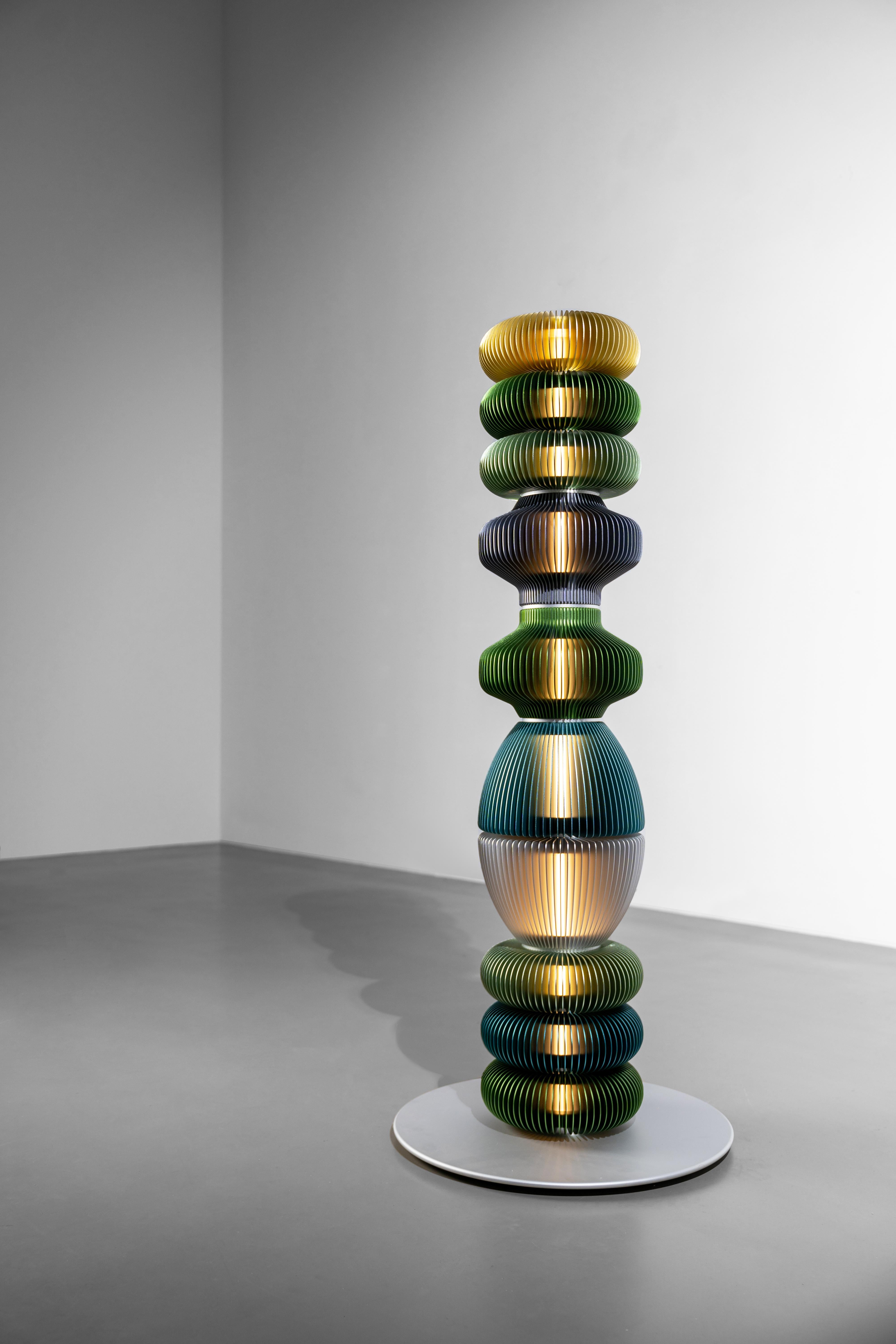 TOTEM-12 by Michael Young, lampadaire au design Contemporary en vente 2