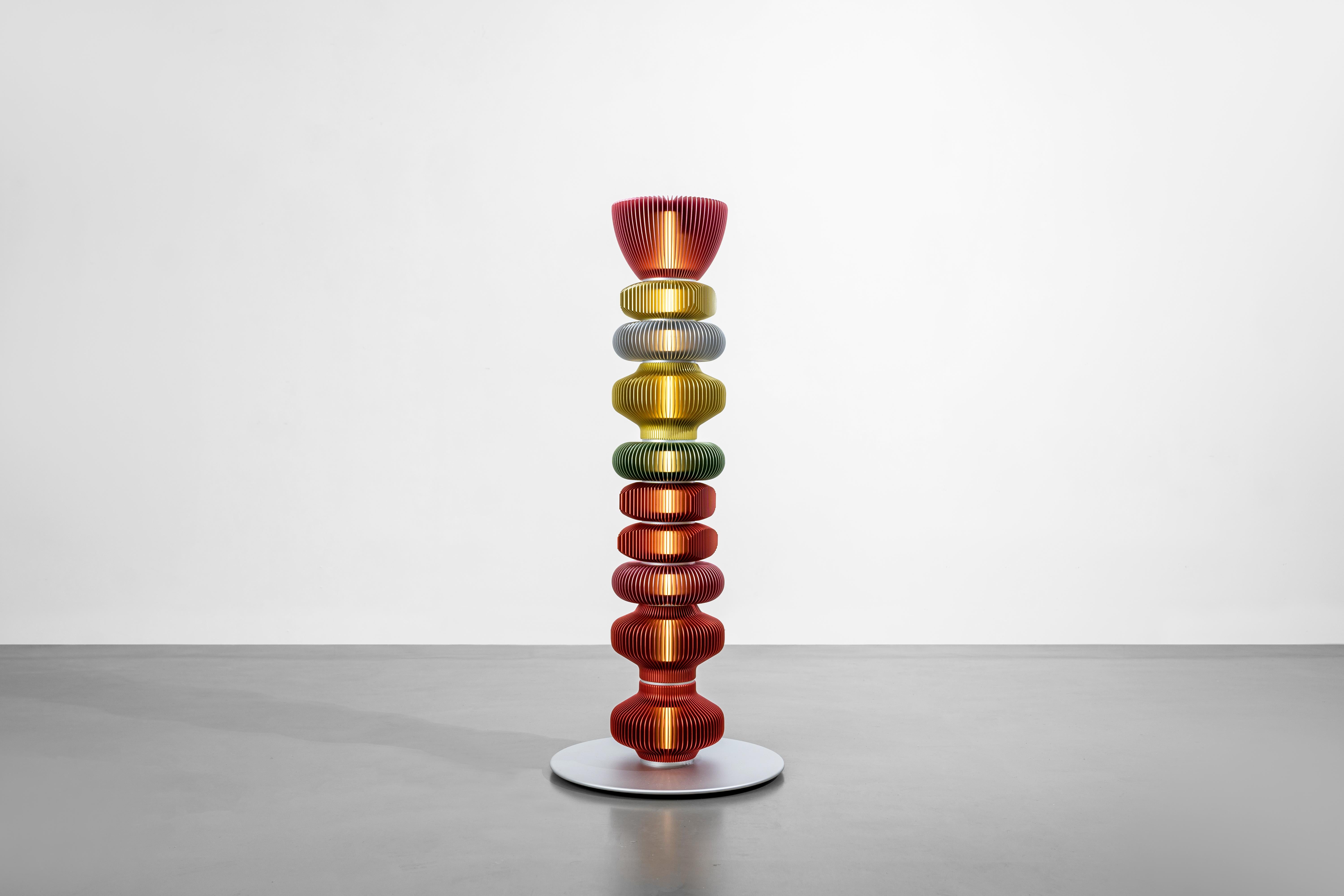 TOTEM-13 di Michael Young, lampada da terra dal design contemporaneo In condizioni Nuovo in vendita a Beverly Hills, CA