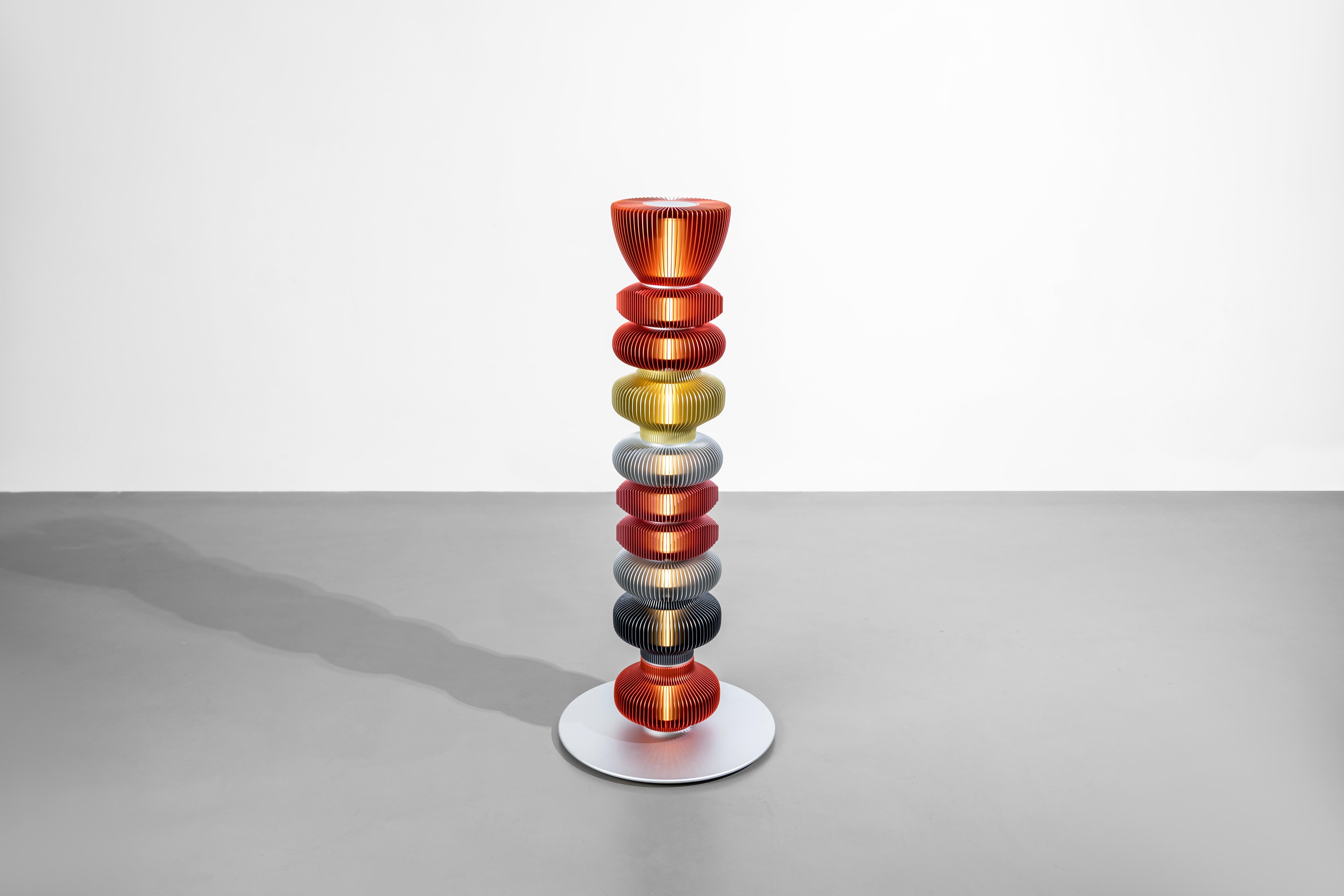TOTEM-15 by Michael Young, lampadaire au design Contemporary en vente 5