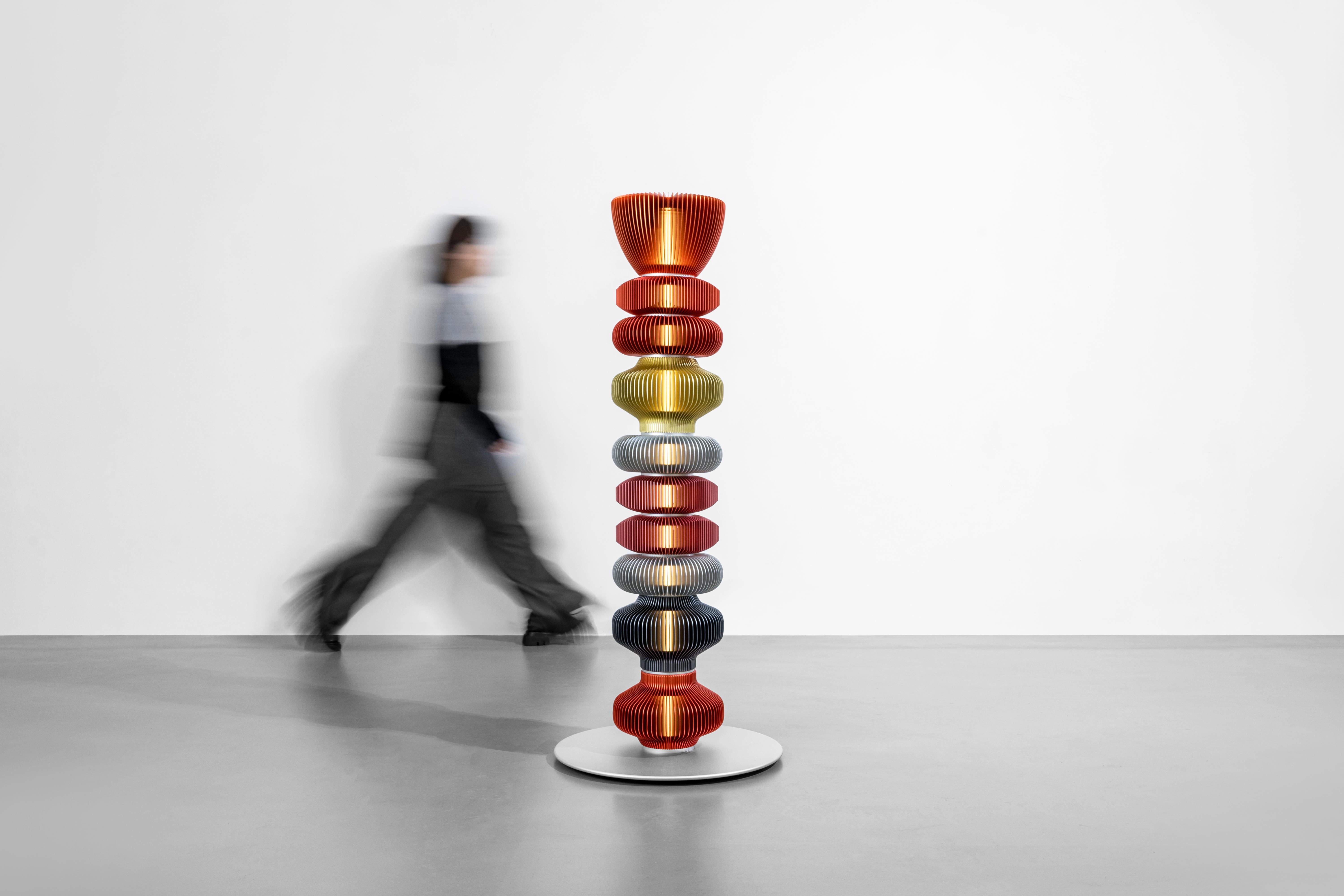 XXIe siècle et contemporain TOTEM-15 by Michael Young, lampadaire au design Contemporary en vente