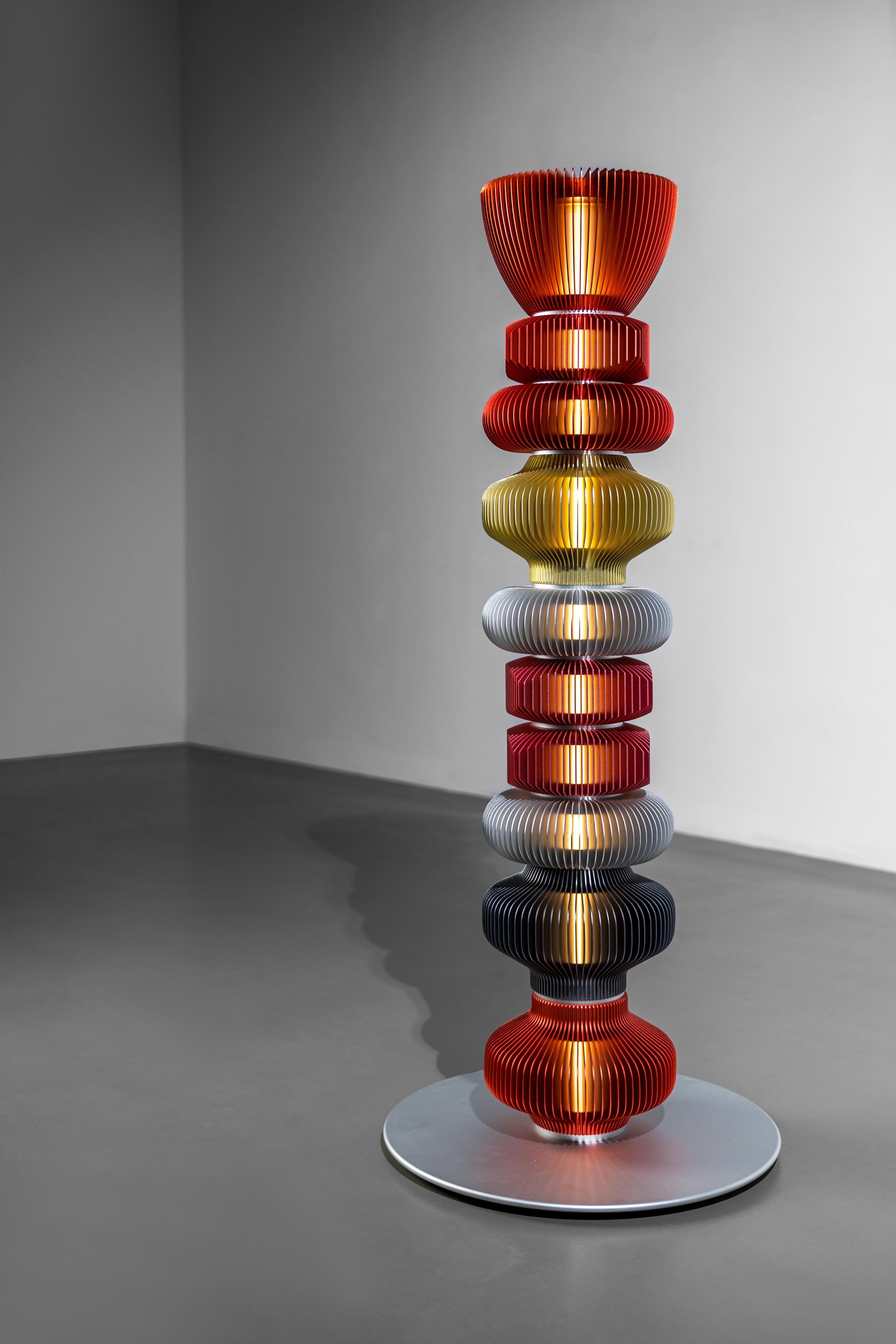 Aluminium TOTEM-15 by Michael Young, lampadaire au design Contemporary en vente