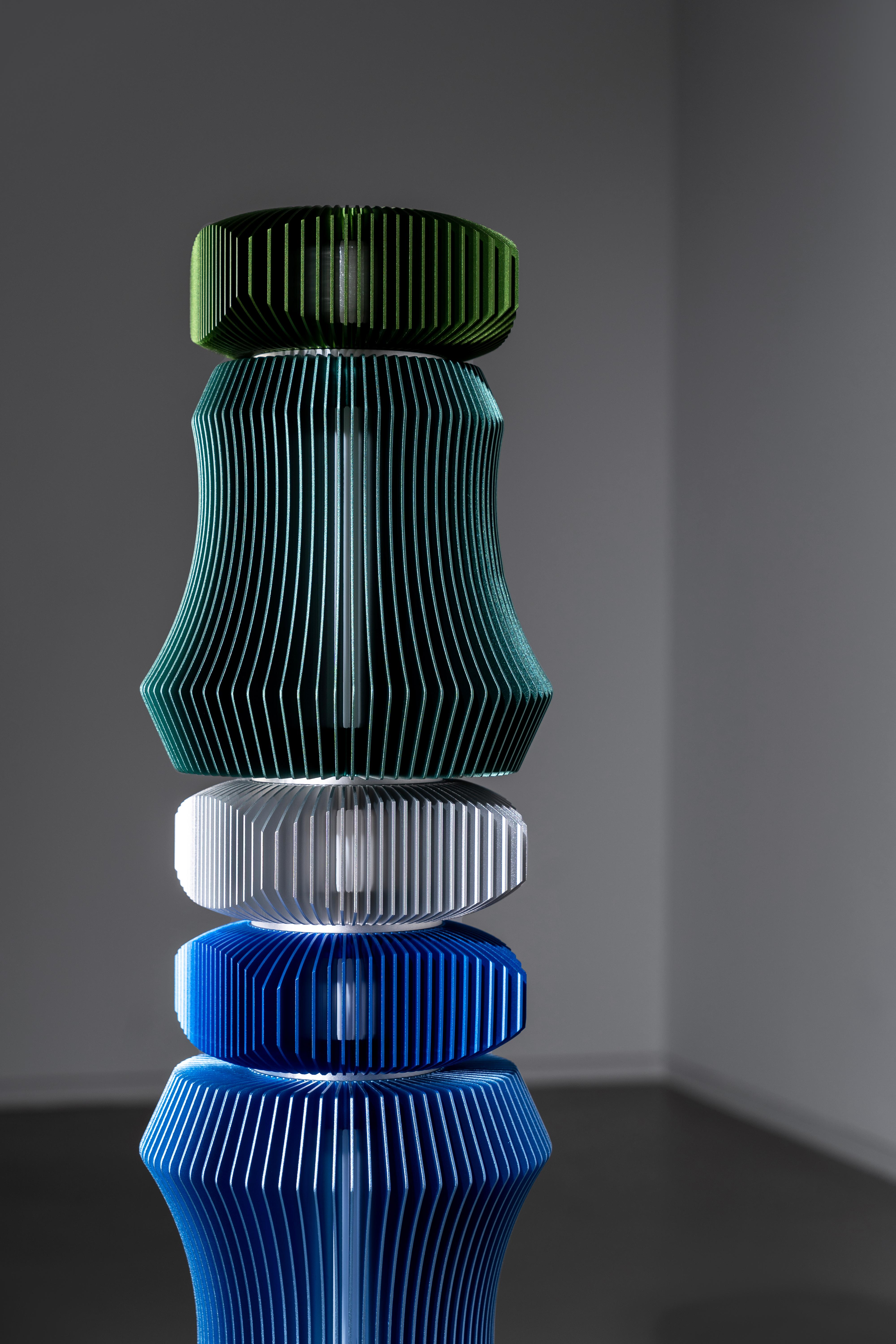 TOTEM-2 by Michael Young, Lámpara de pie de diseño contemporáneo en venta 6