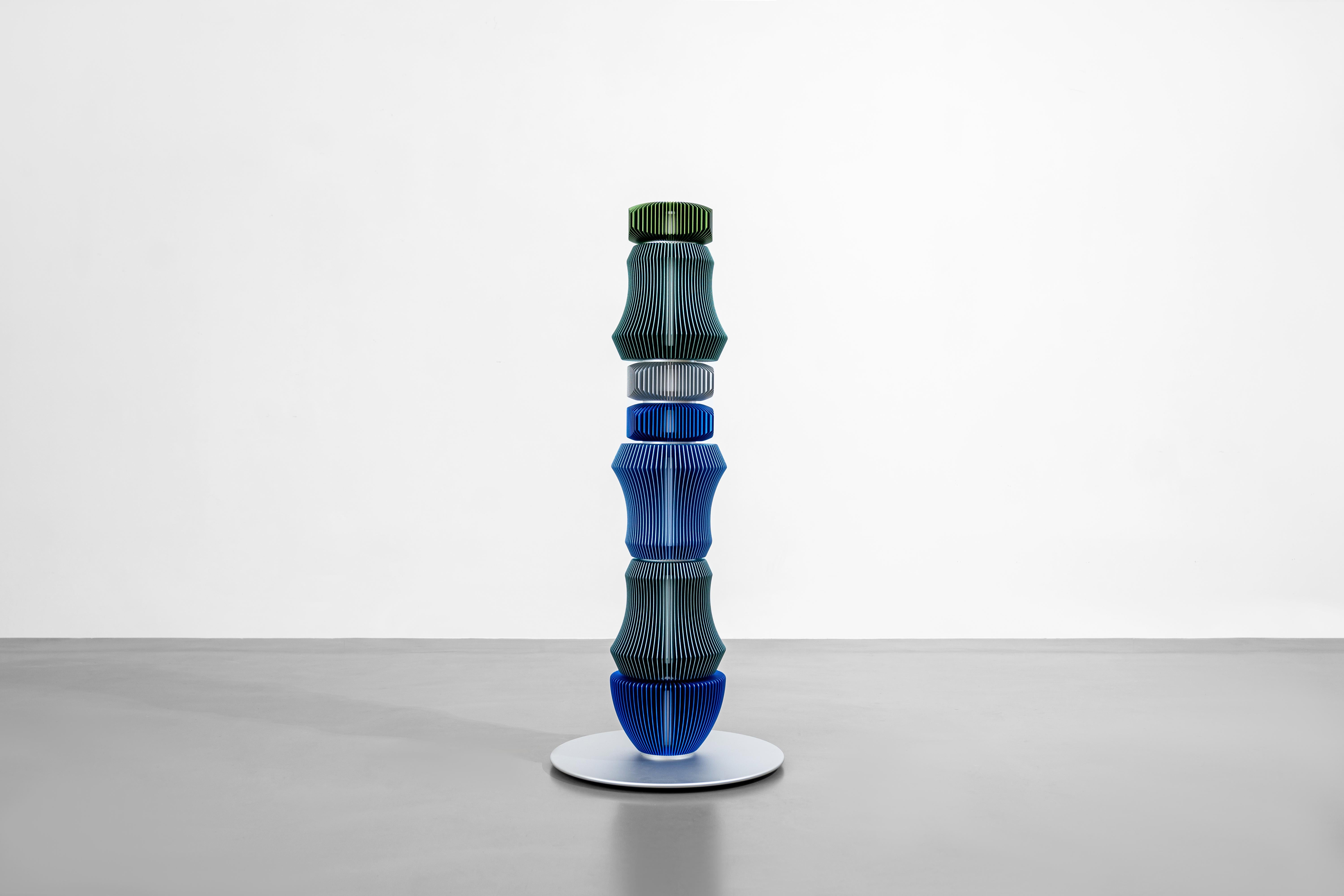 ALLTOTEMs de Michael Young - Esculpir la luz -

Michael Young es conocido por su innovador uso del aluminio en sus obras. Sus creaciones ponen de relieve la versatilidad y el atractivo estético de este material. El uso que Michael hace del aluminio