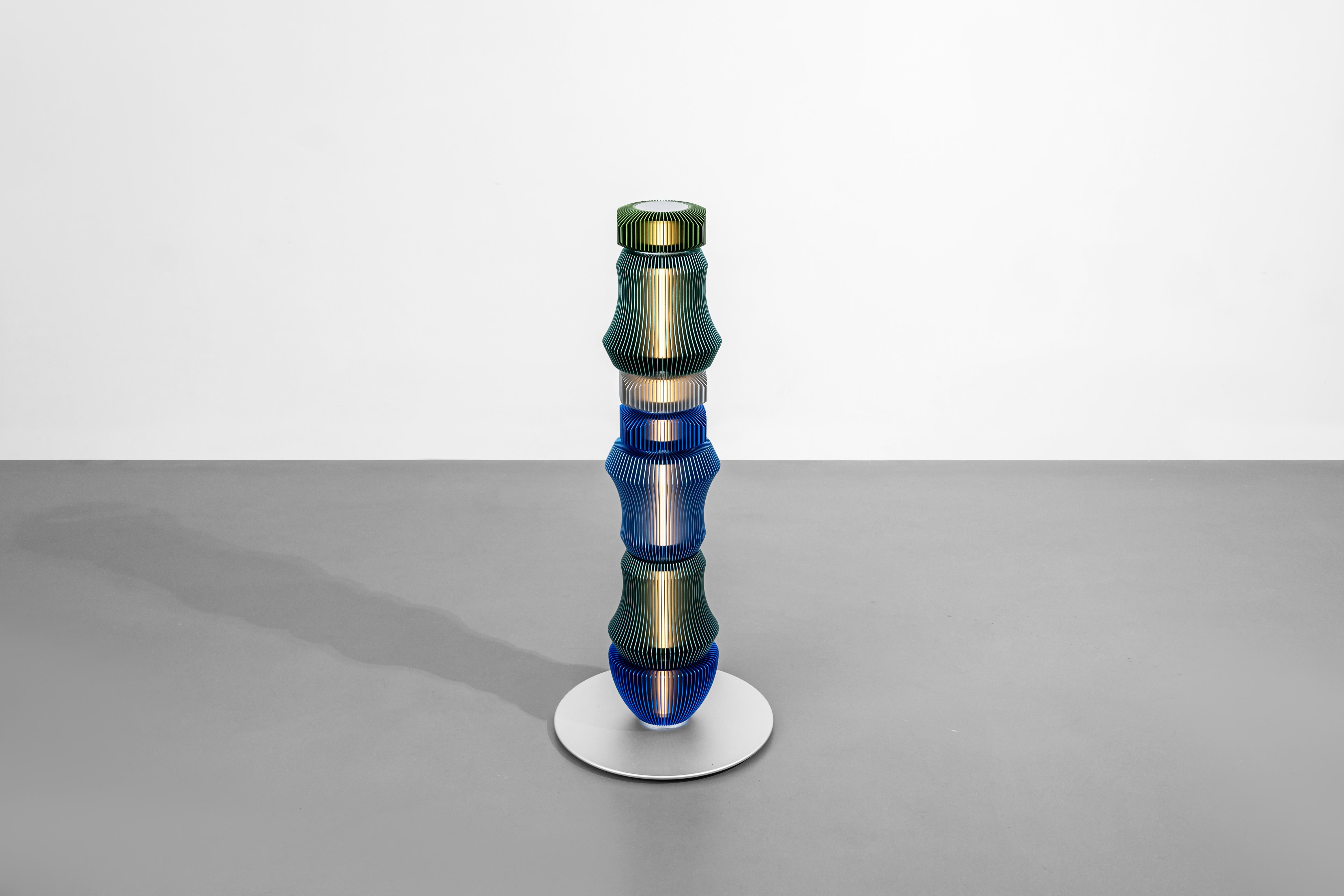 TOTEM-2 by Michael Young, Lámpara de pie de diseño contemporáneo Aluminio en venta