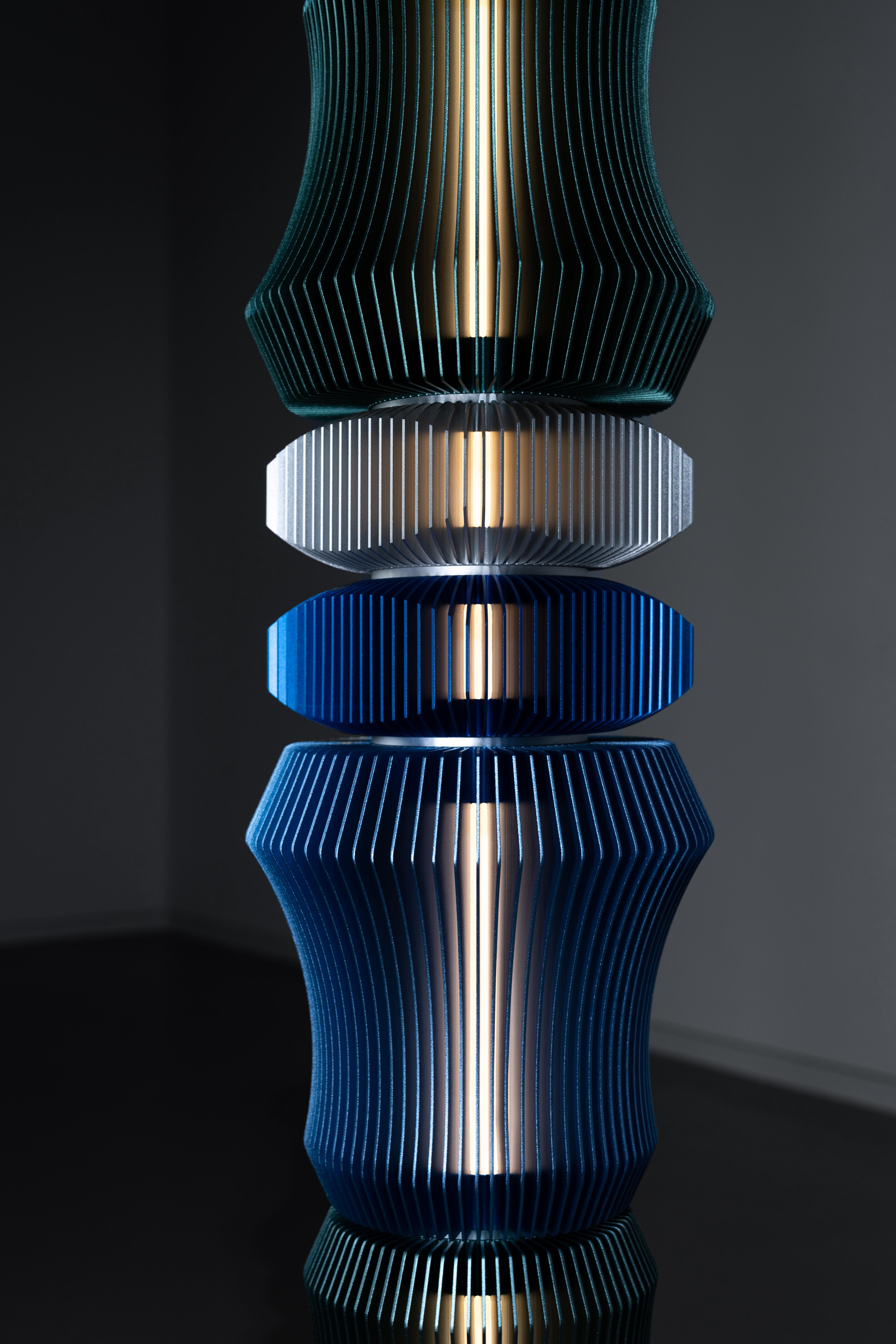 TOTEM-2 by Michael Young, Lámpara de pie de diseño contemporáneo en venta 2
