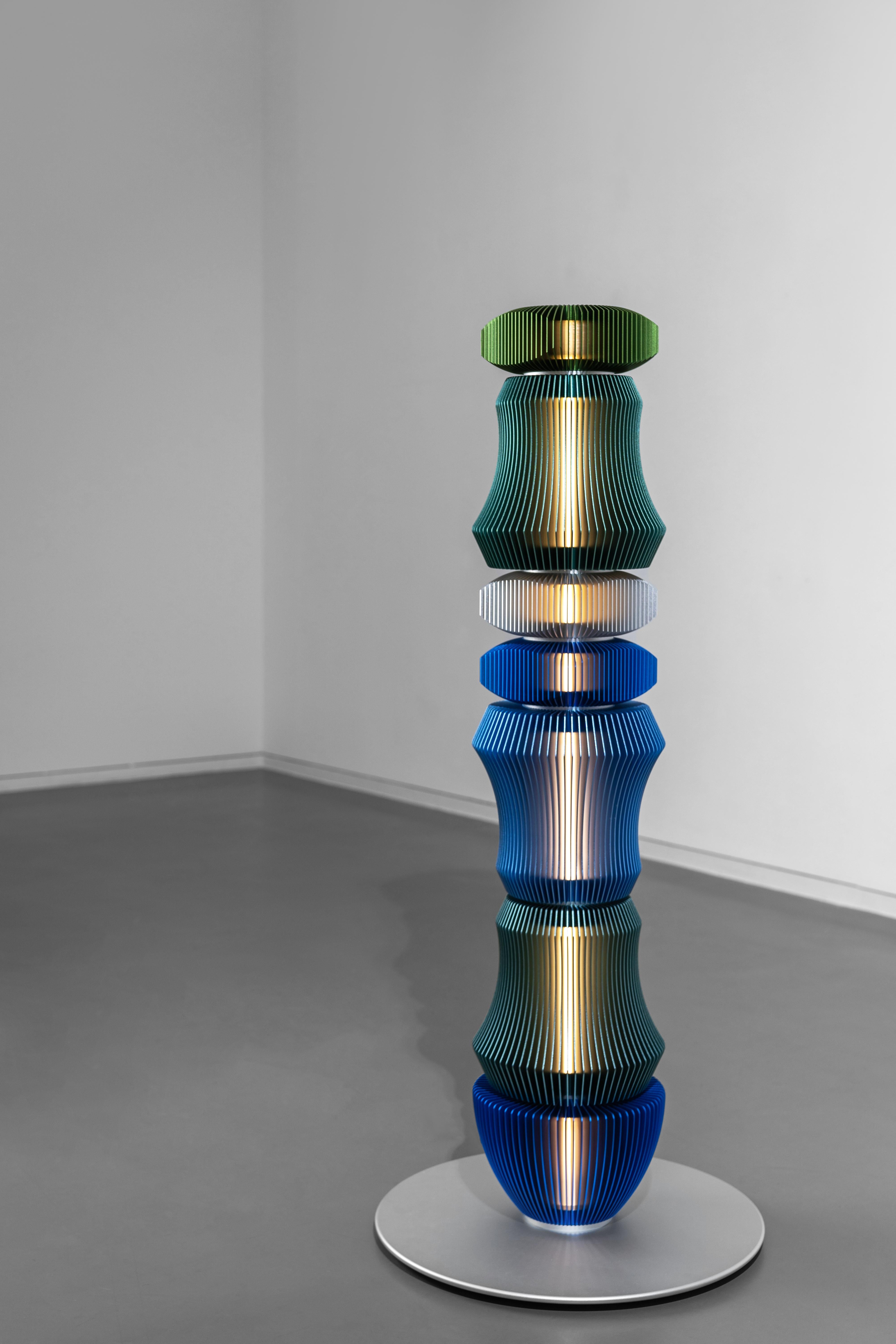 TOTEM-2 by Michael Young, Lámpara de pie de diseño contemporáneo en venta 3
