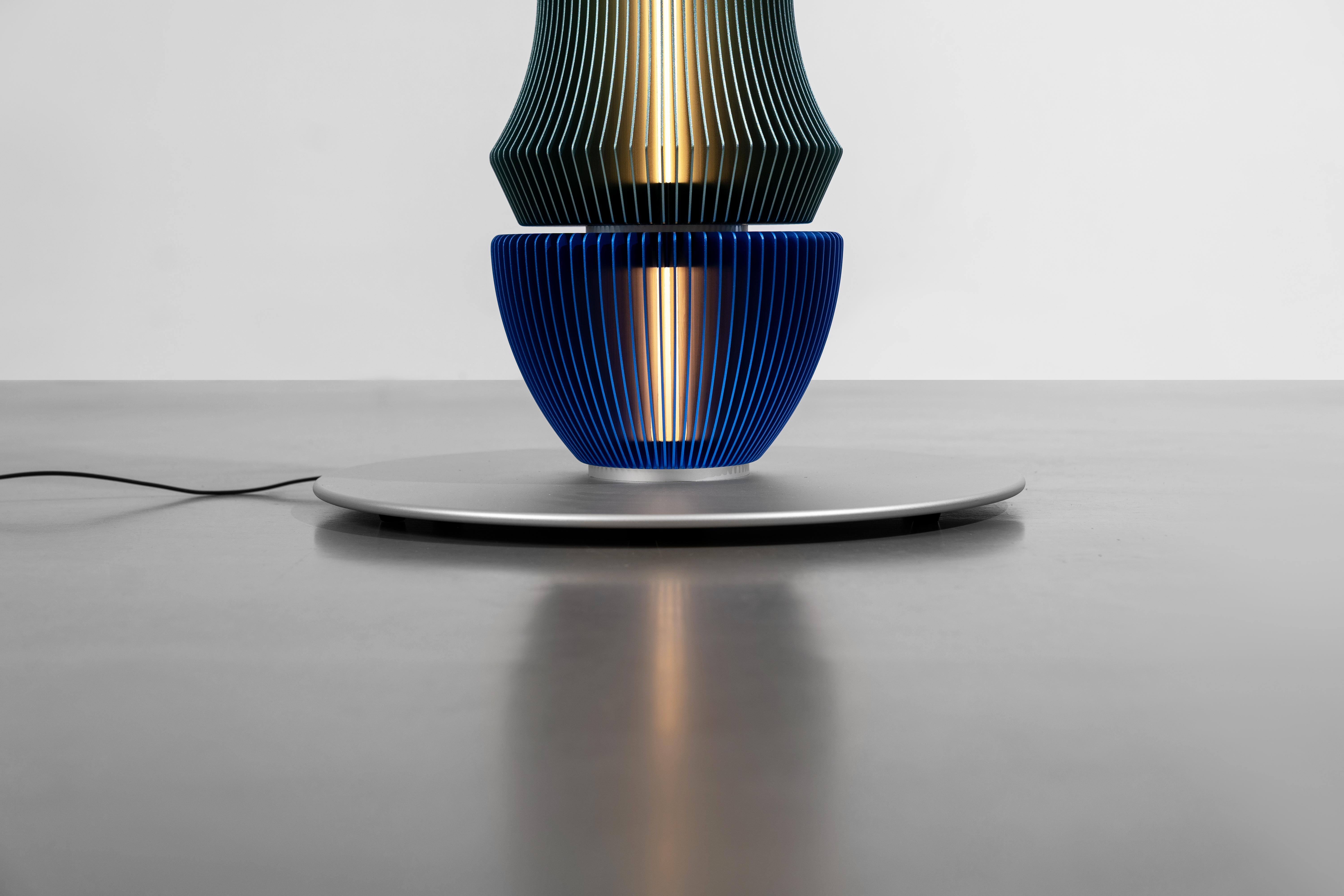 TOTEM-2 by Michael Young, Lámpara de pie de diseño contemporáneo en venta 4