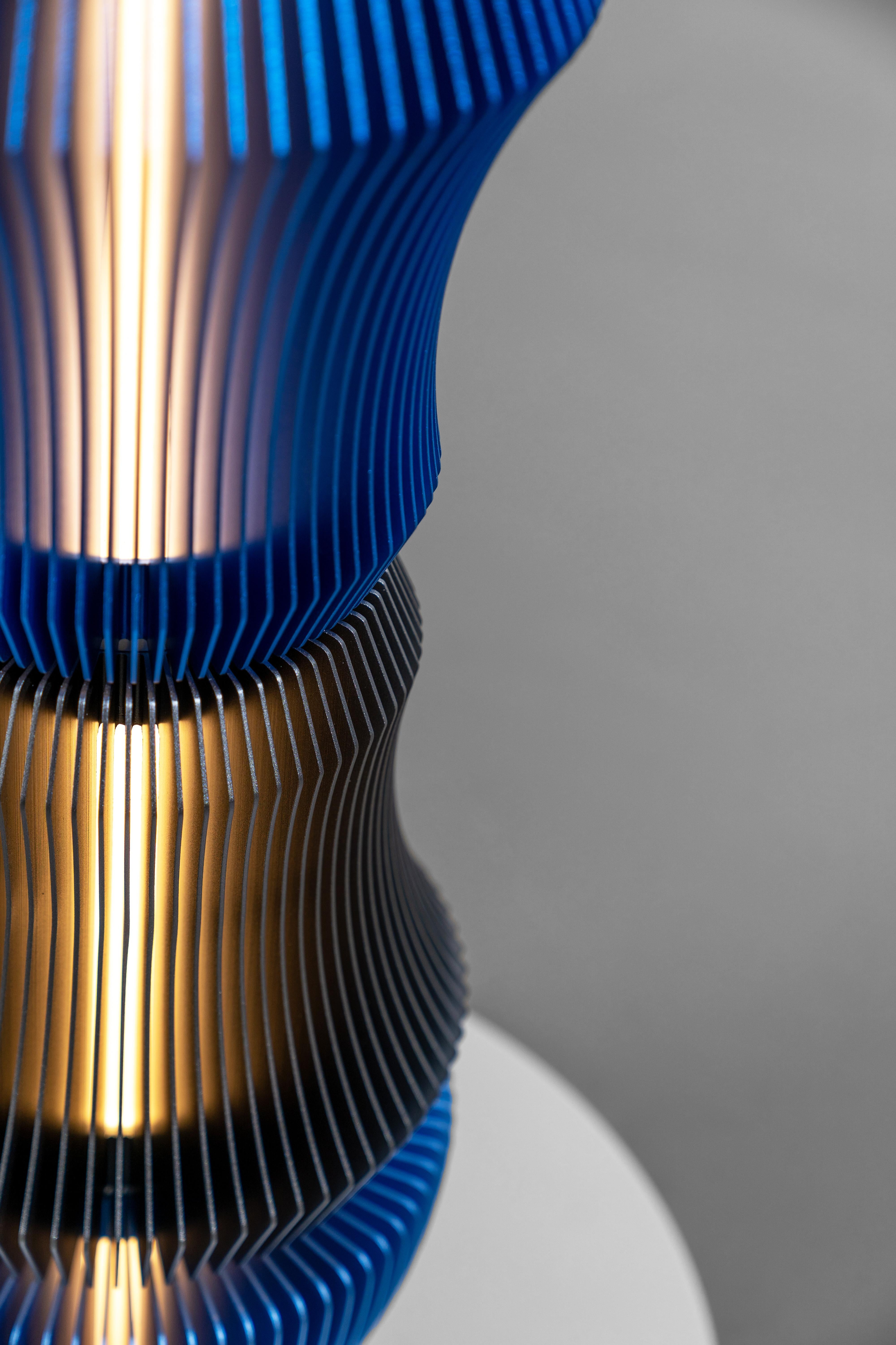 TOTEM-3 by Michael Young, Lámpara de pie de diseño contemporáneo en venta 5